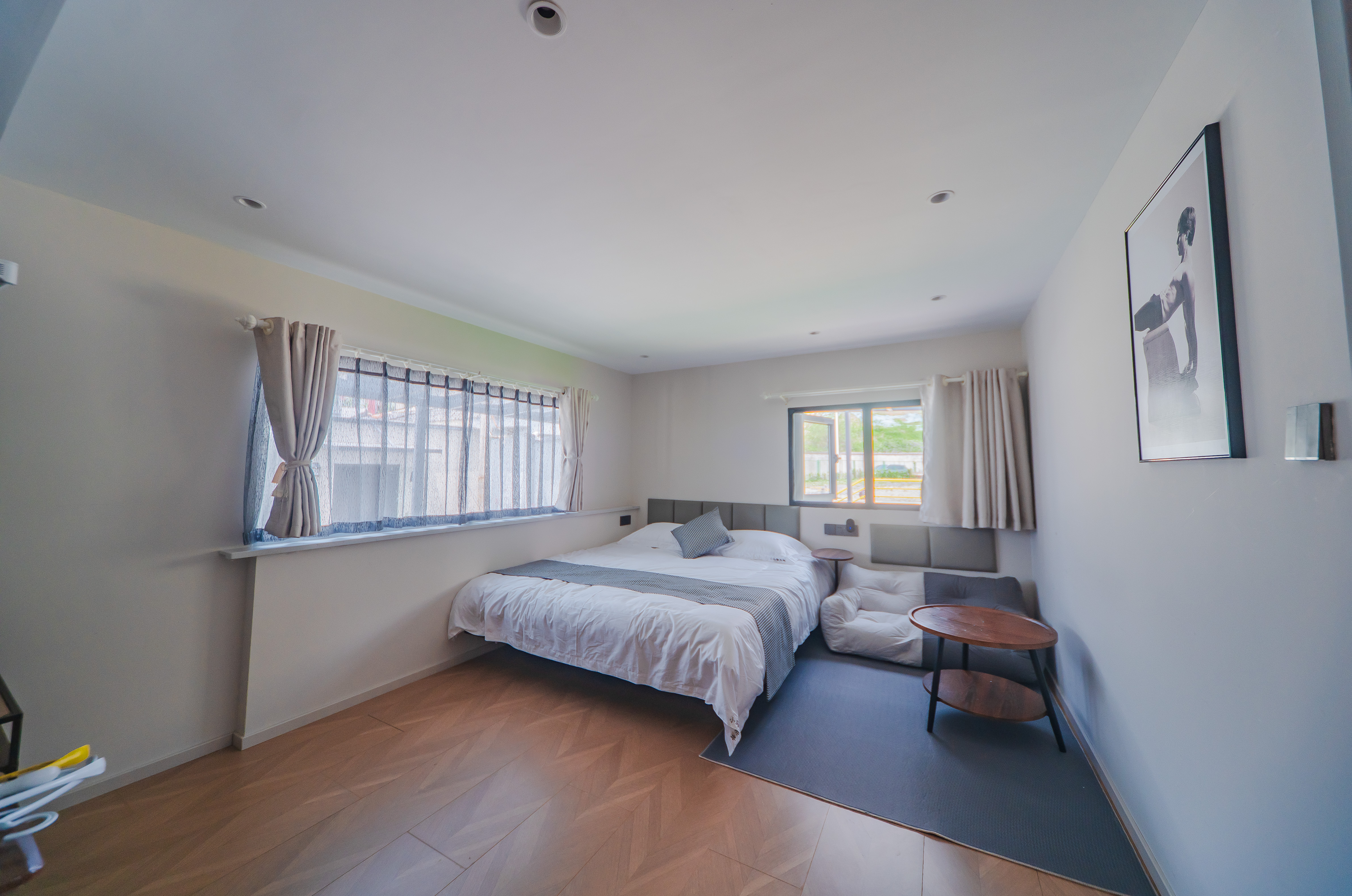 网红集装箱 · 雅致大床房