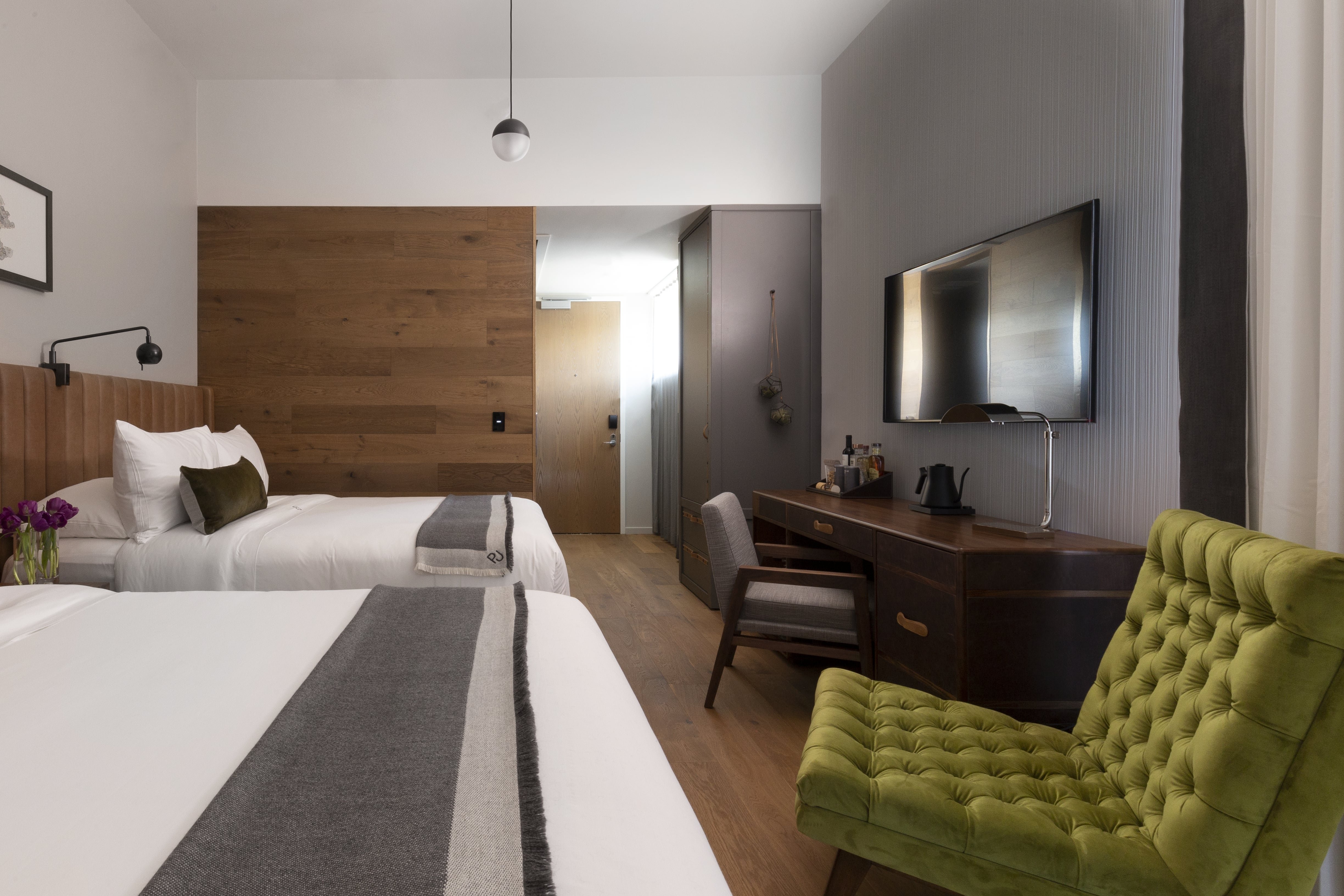 高级间 - 带2张双人床和无障碍设施