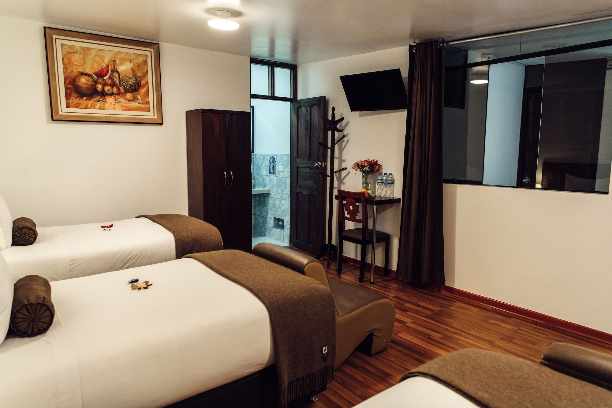 高级三人房， 3 张单人床， 山景