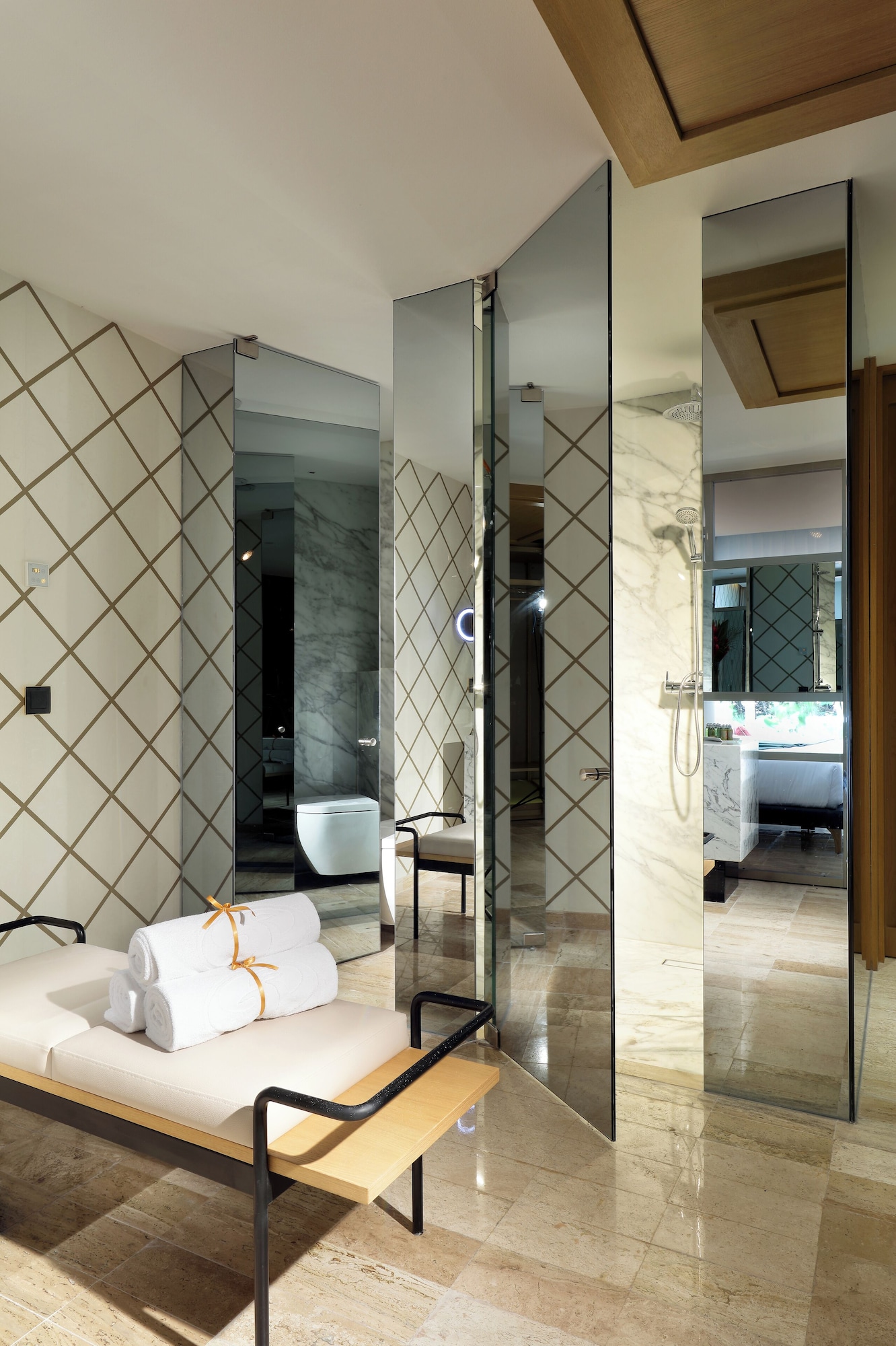 池畔套房 - 带按摩浴缸露台