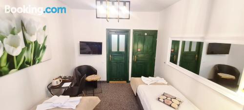 带阳台的双床房