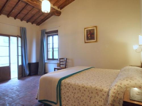 带露台的四卧室公寓