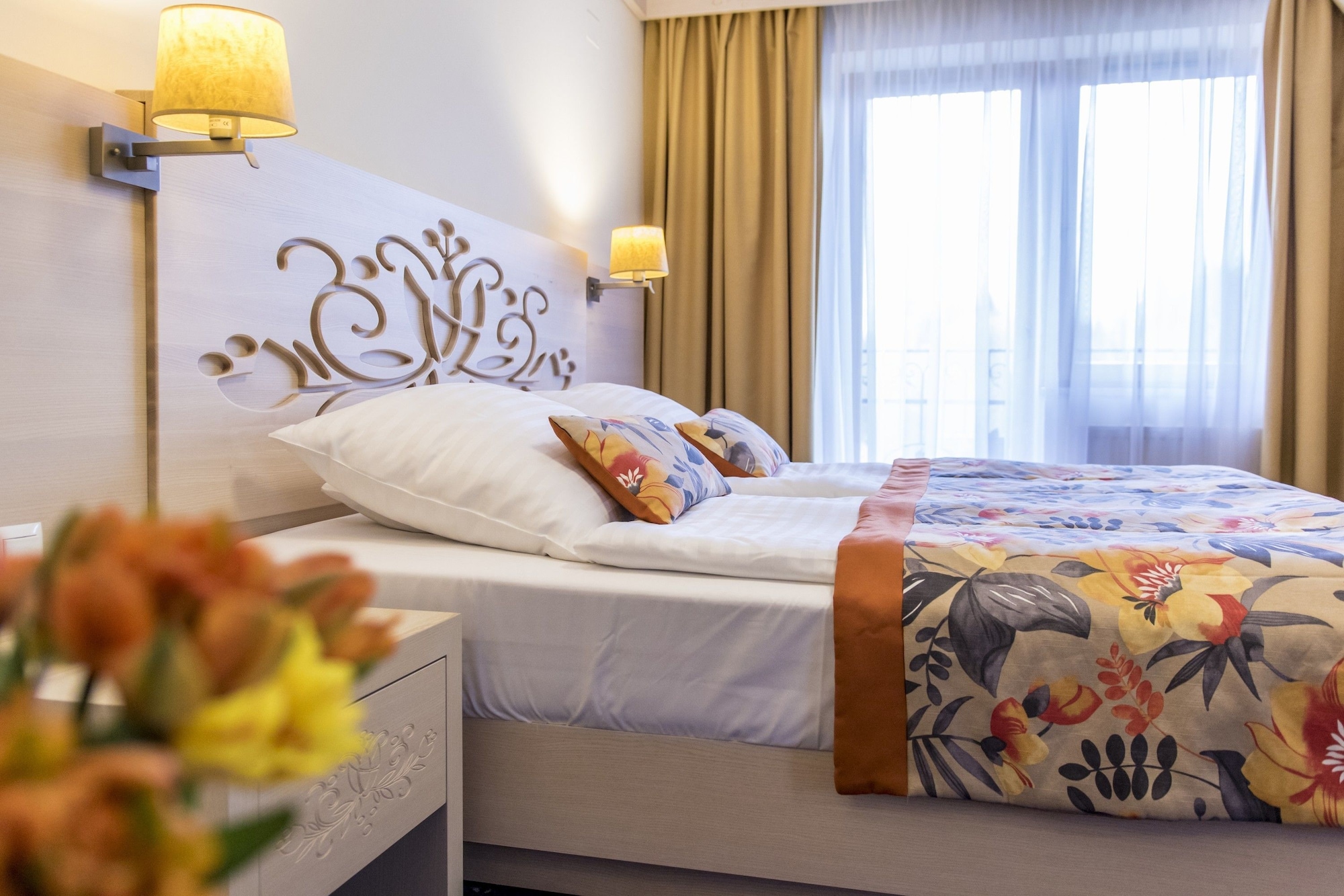 豪华双人或双床房， 1张特大床带梳化床