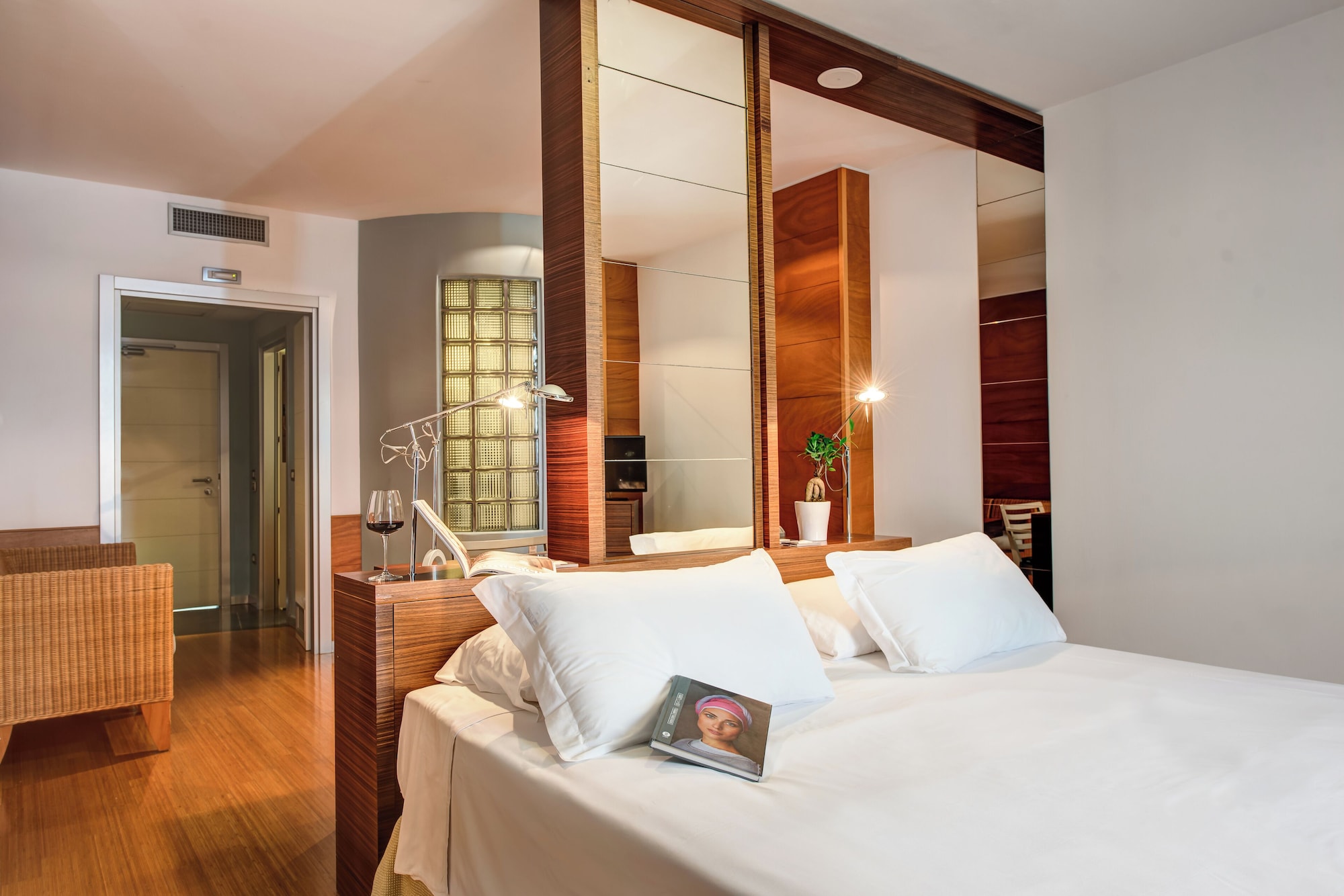 高级双人或双床房，1张双人床，局部海景