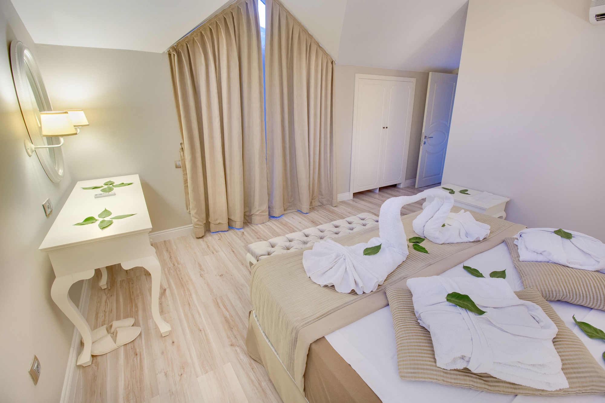 豪华套房，室外按摩浴缸及顶层