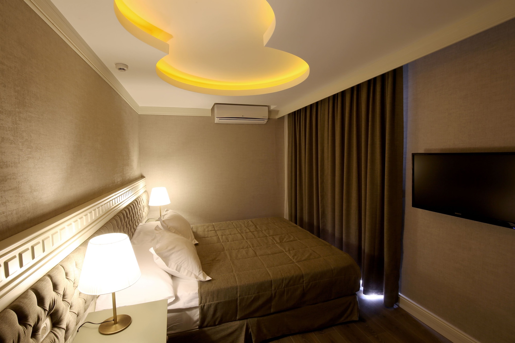 泳池景两卧室套房