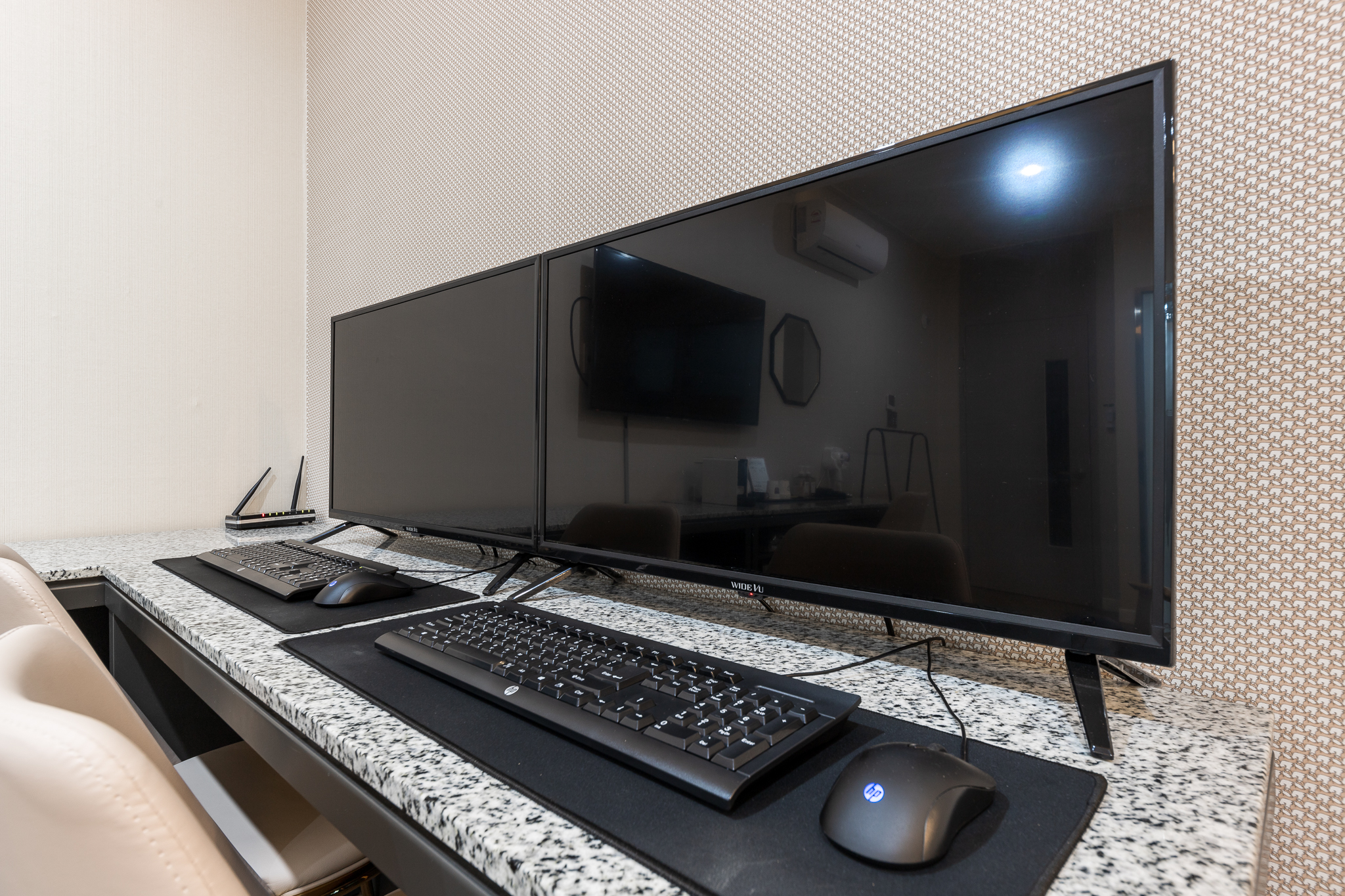 Vip雙床房（情侶電腦，星巴克膠囊咖啡，Netflix免費觀看）