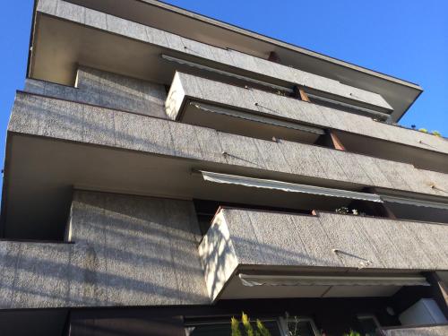 带阳台的两卧室公寓