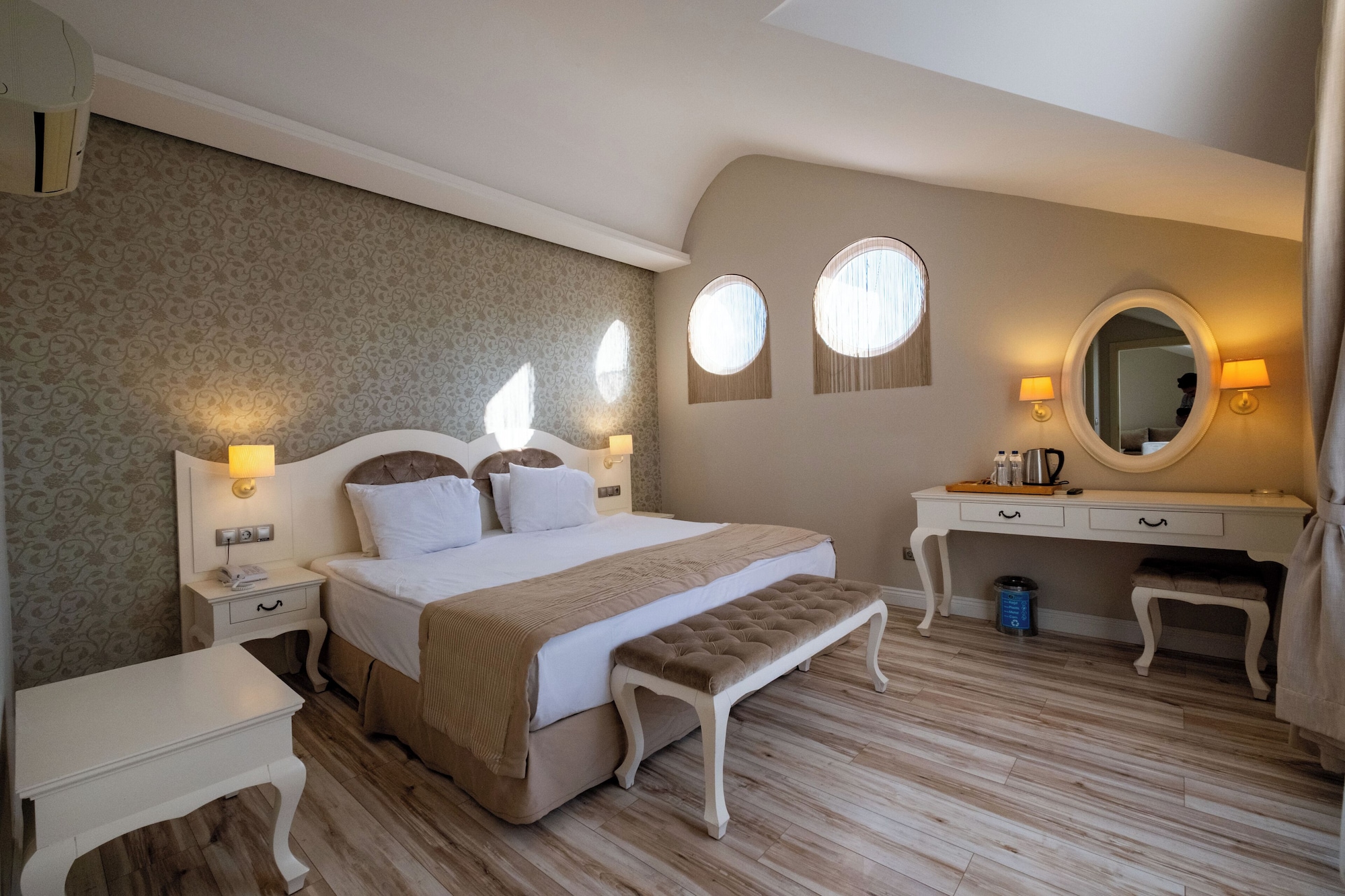 豪华套房，室外按摩浴缸及顶层