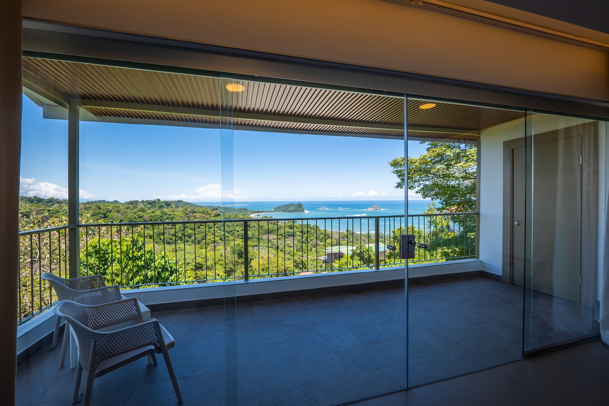 标准日出海景房