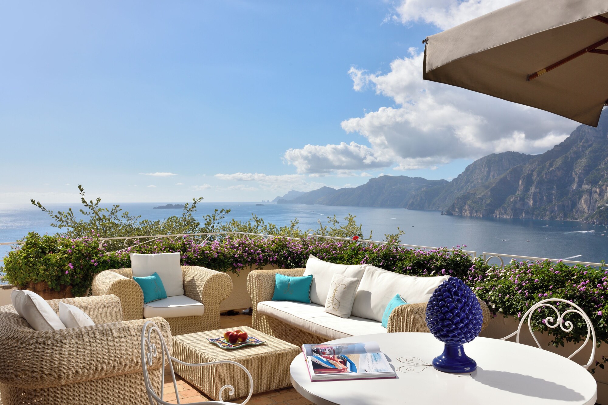 全景套房，一张特大床加梳化床，带热水浴缸，海景