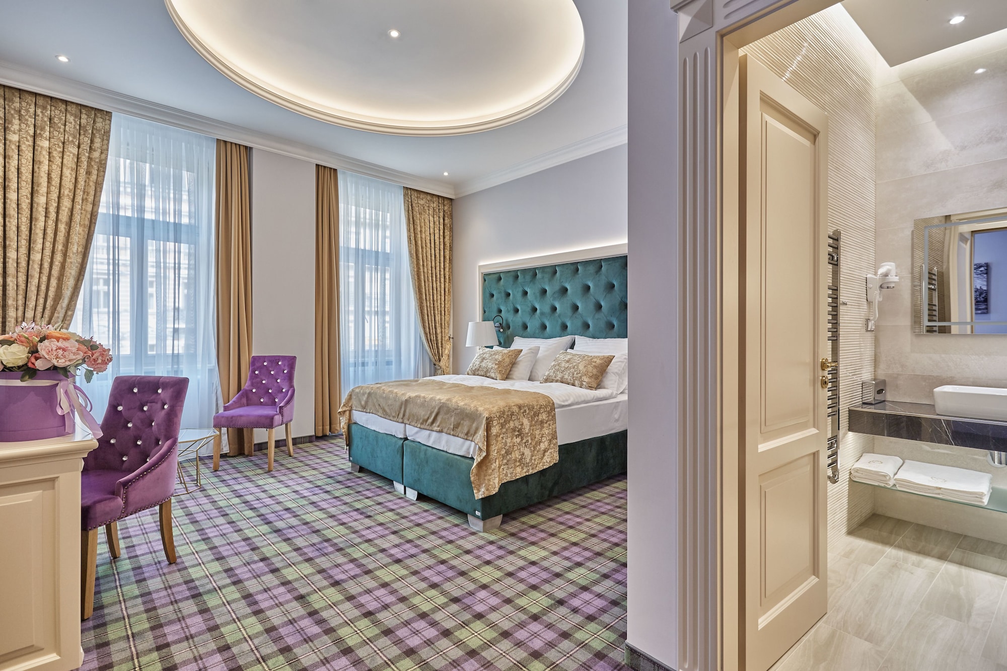 奢华双人房， 1 张特大床， 河景