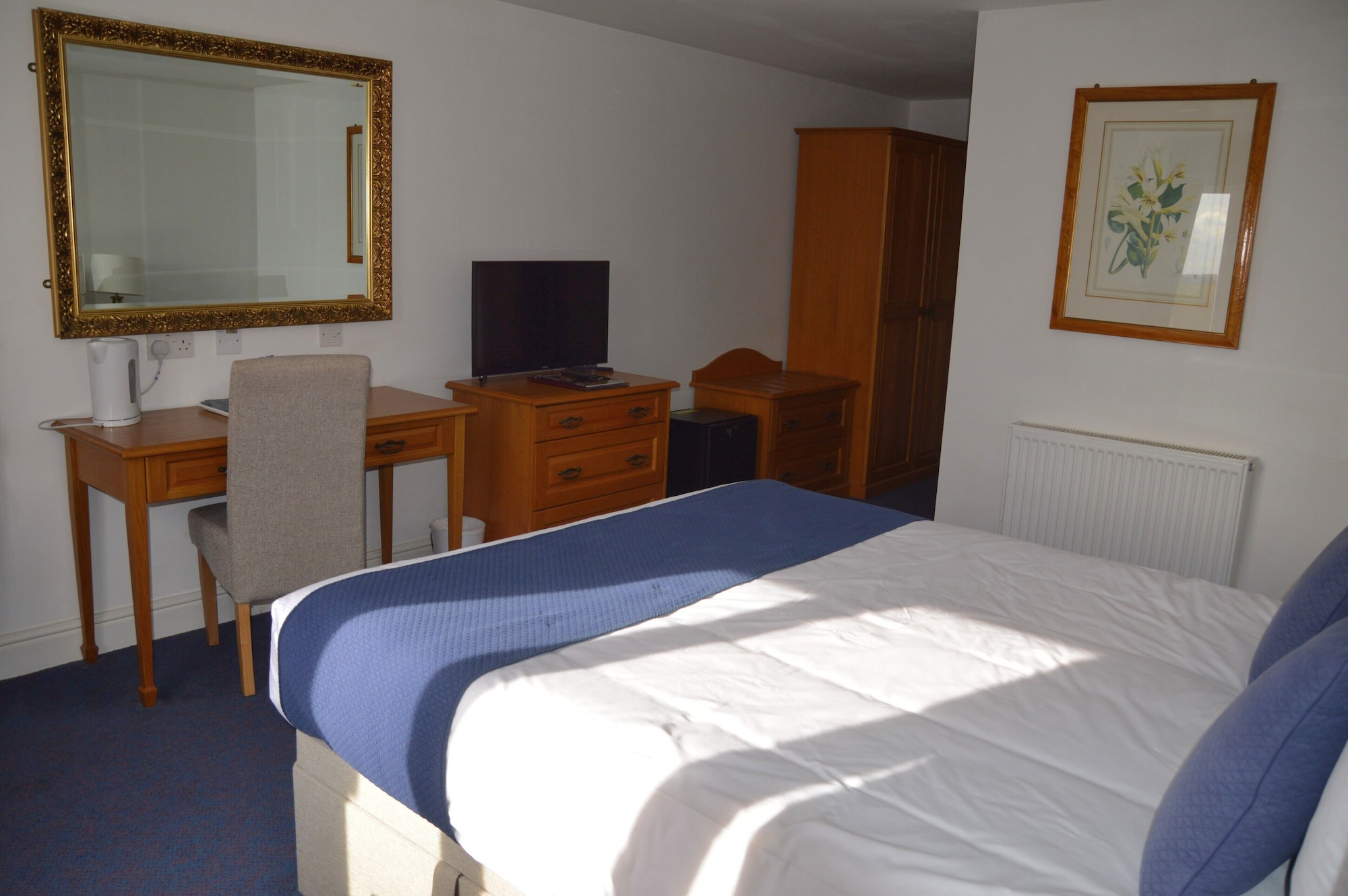 豪华双人房，连通浴室，园景 （6.8）