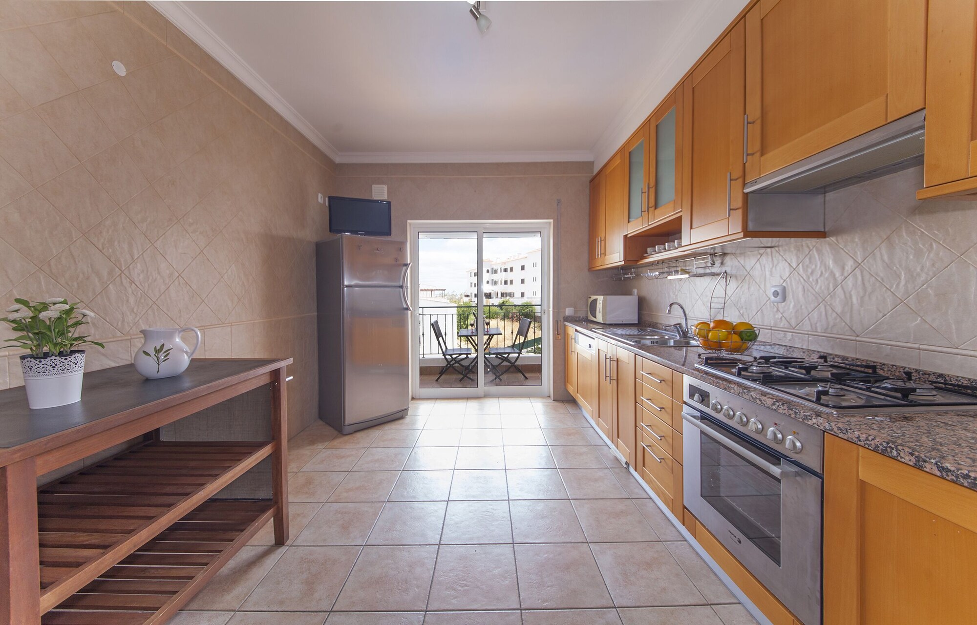 带阳台的两卧室公寓