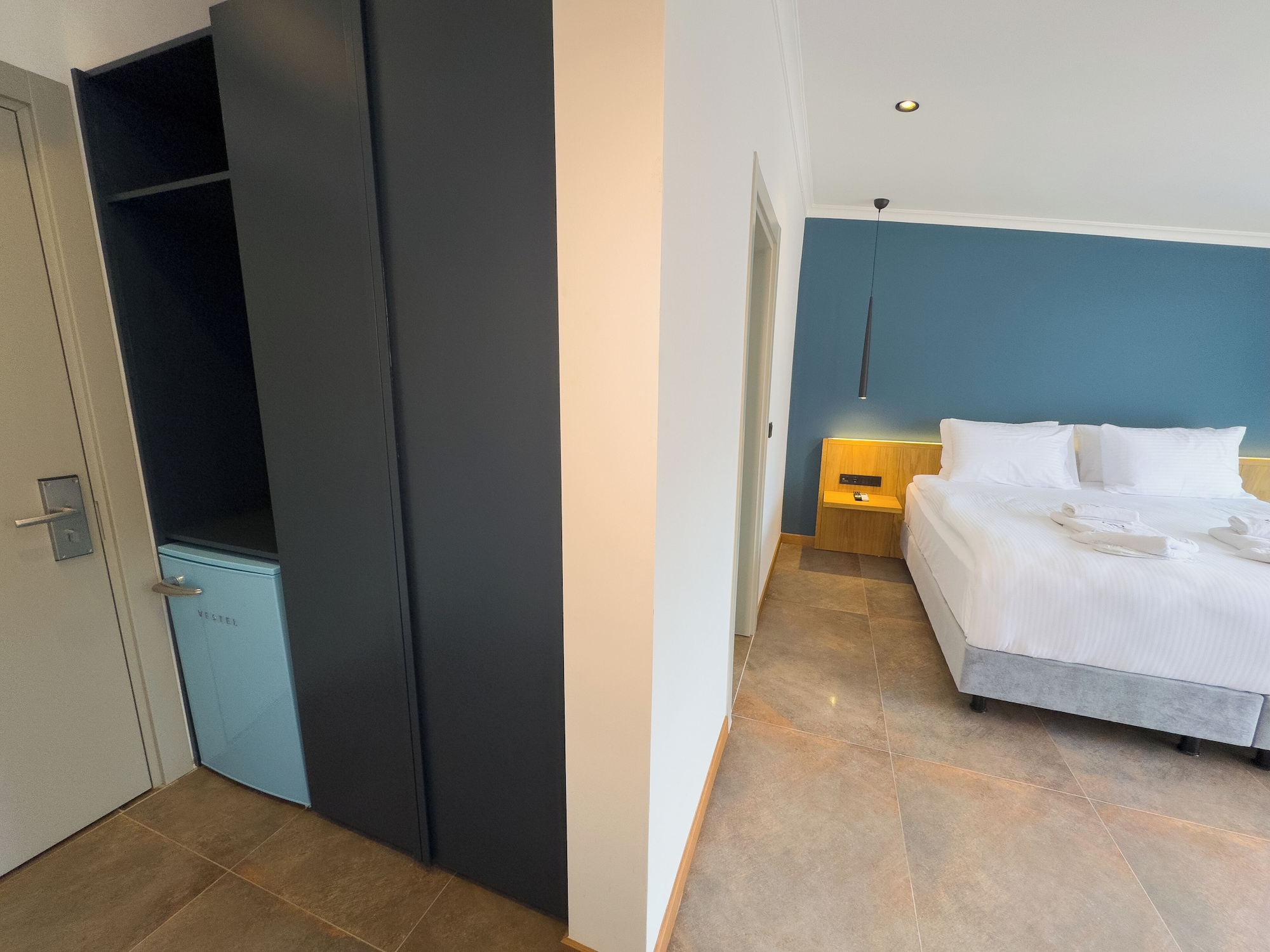 标准双人房， 1 张特大床， 山景