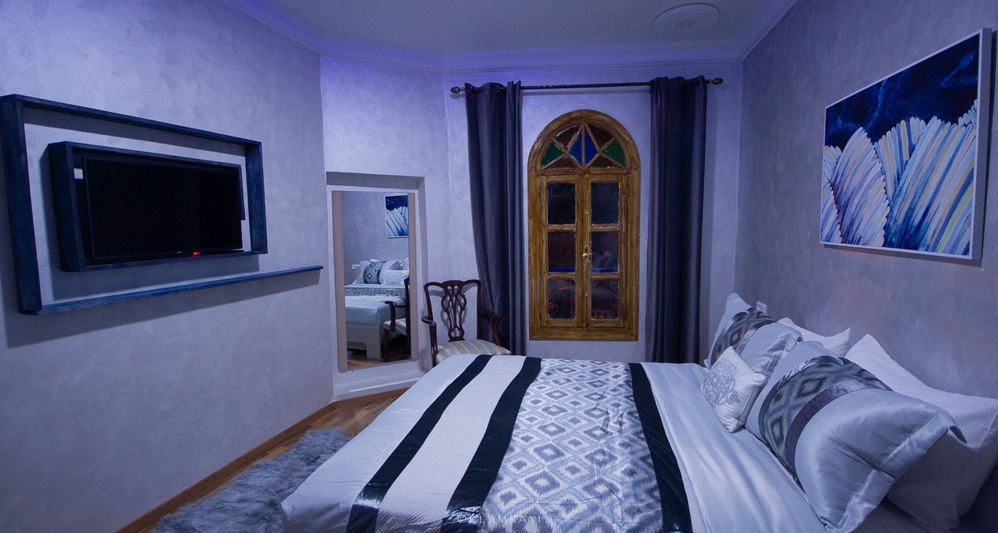 带山景的双人间