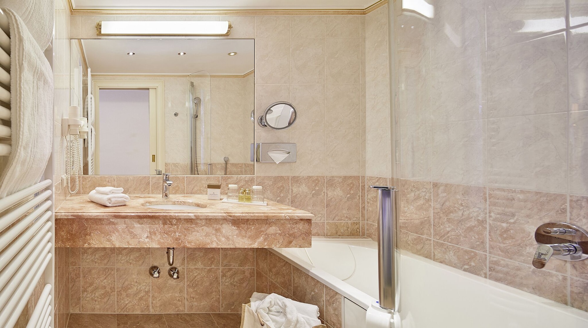 湖景舒适双人床房