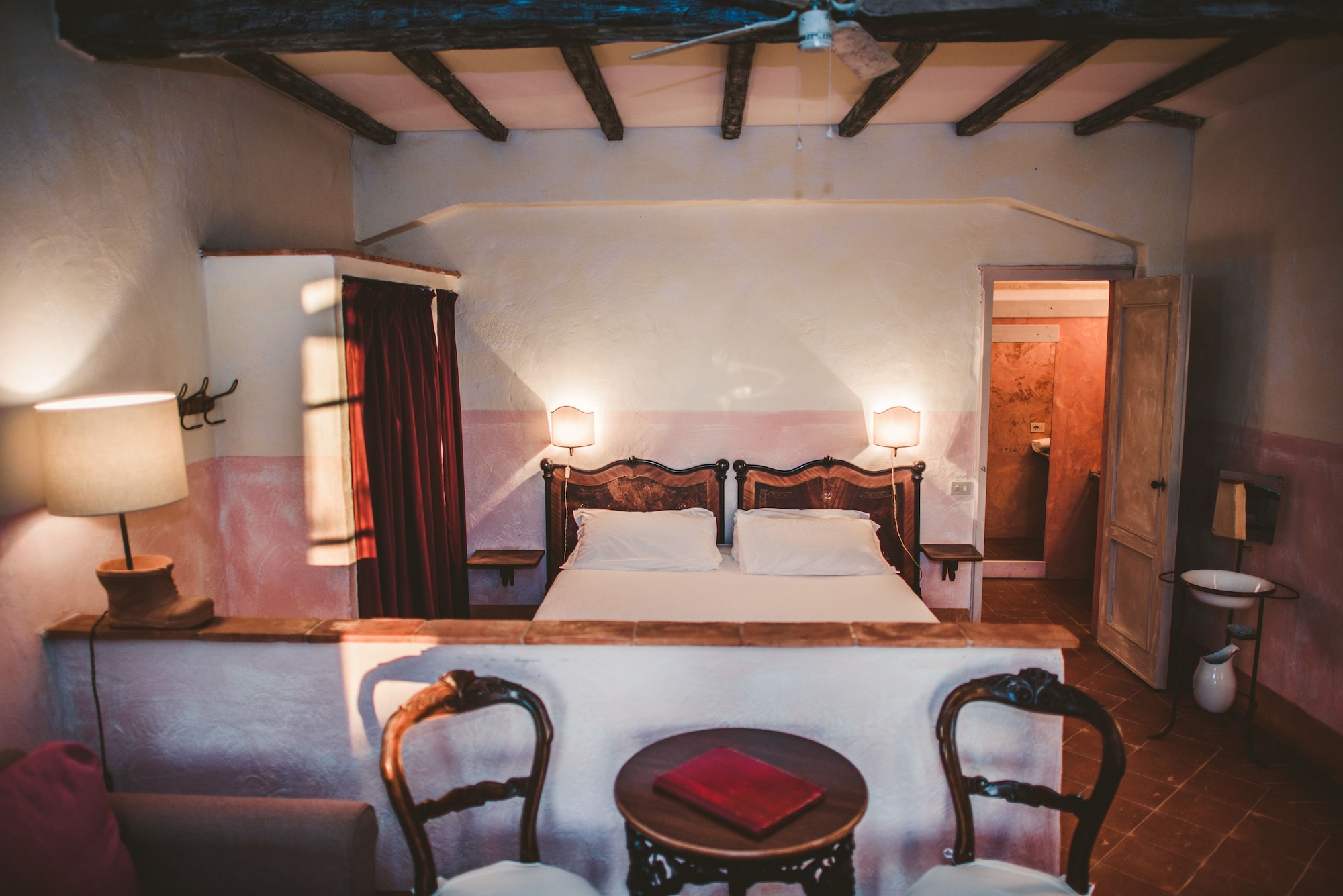 奢华双人房， 1 张双人床， 葡萄庄园景观， 花园