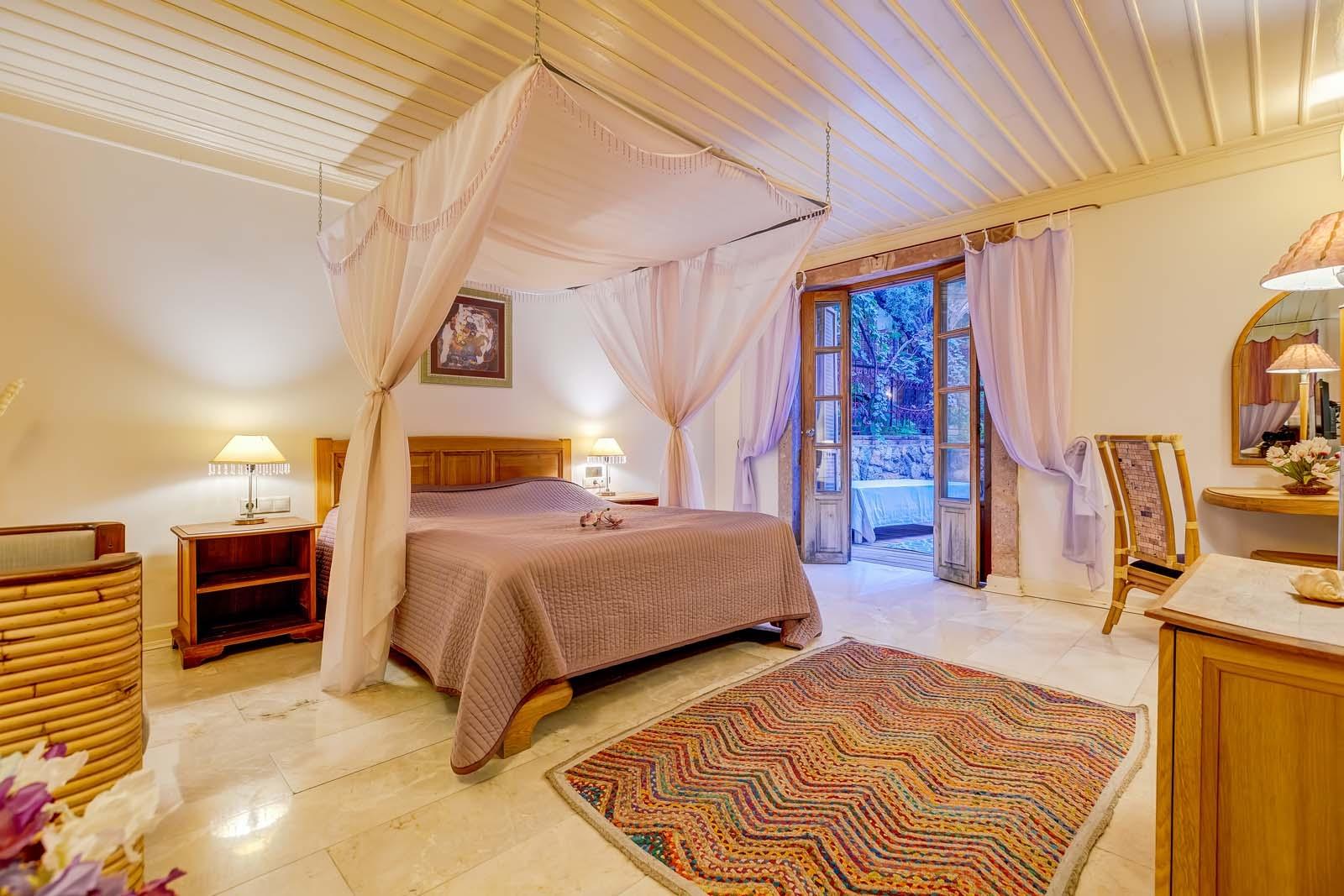 带露台的双人床房