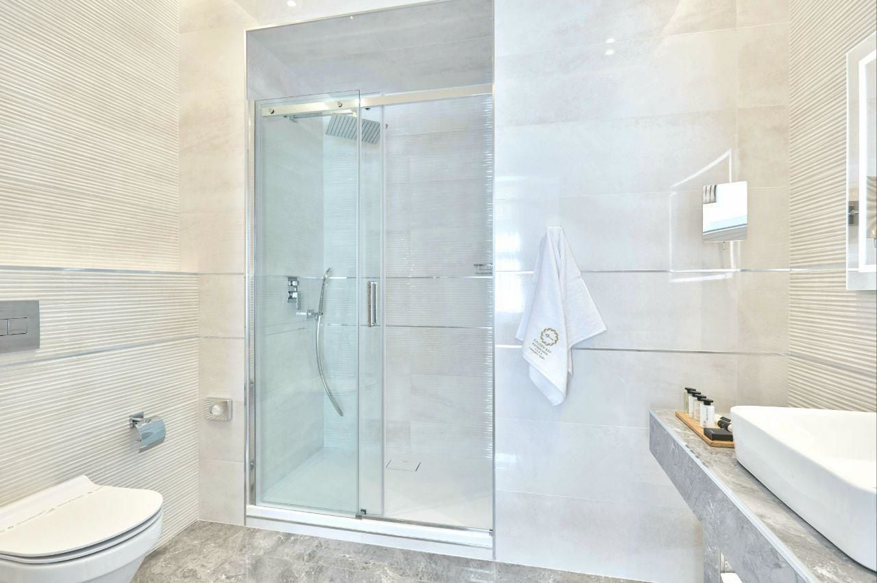 高级双人房或双床房，1张特大床，城市景观