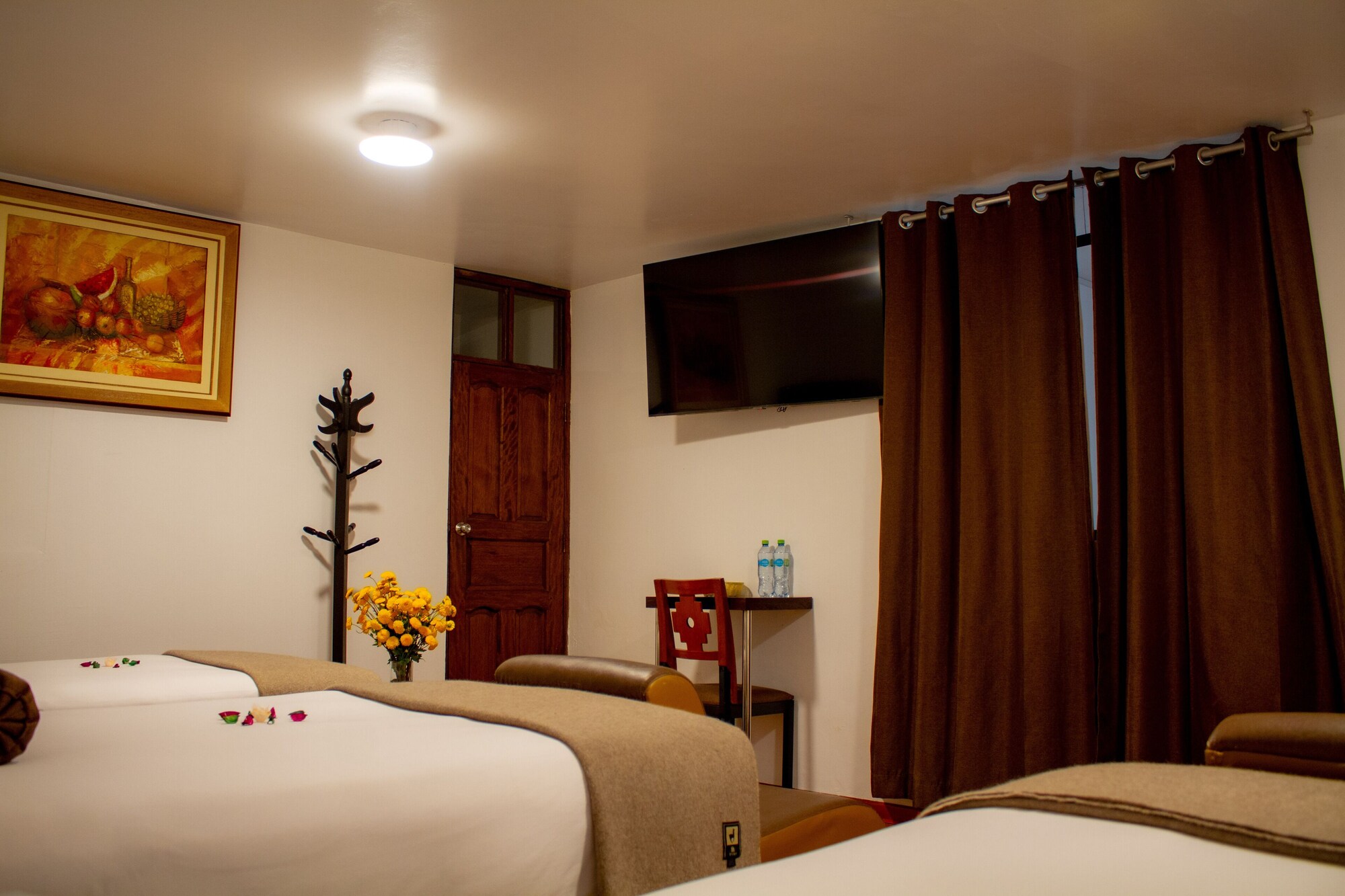 高级三人房， 3 张单人床， 山景