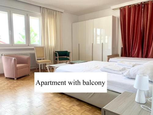 带阳台的两卧室公寓