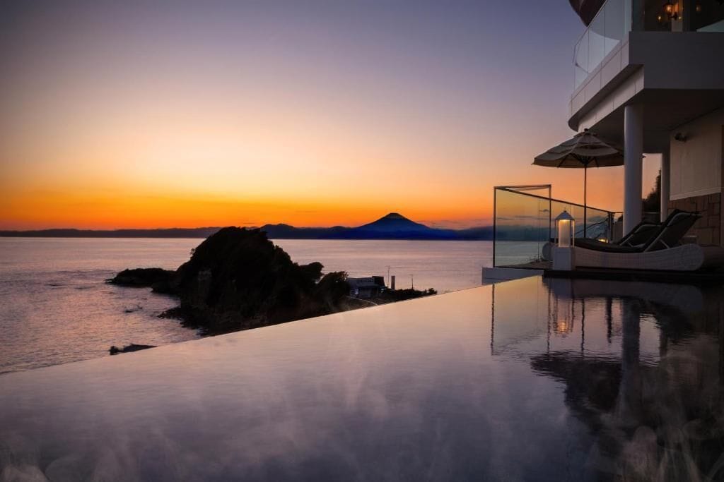 豪华套房，禁烟（含早餐+法式晚餐【晚餐时间：下午5:00~5:30】）