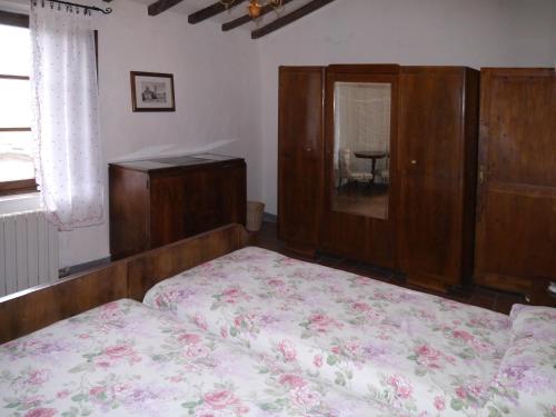 带庭院的三卧室公寓