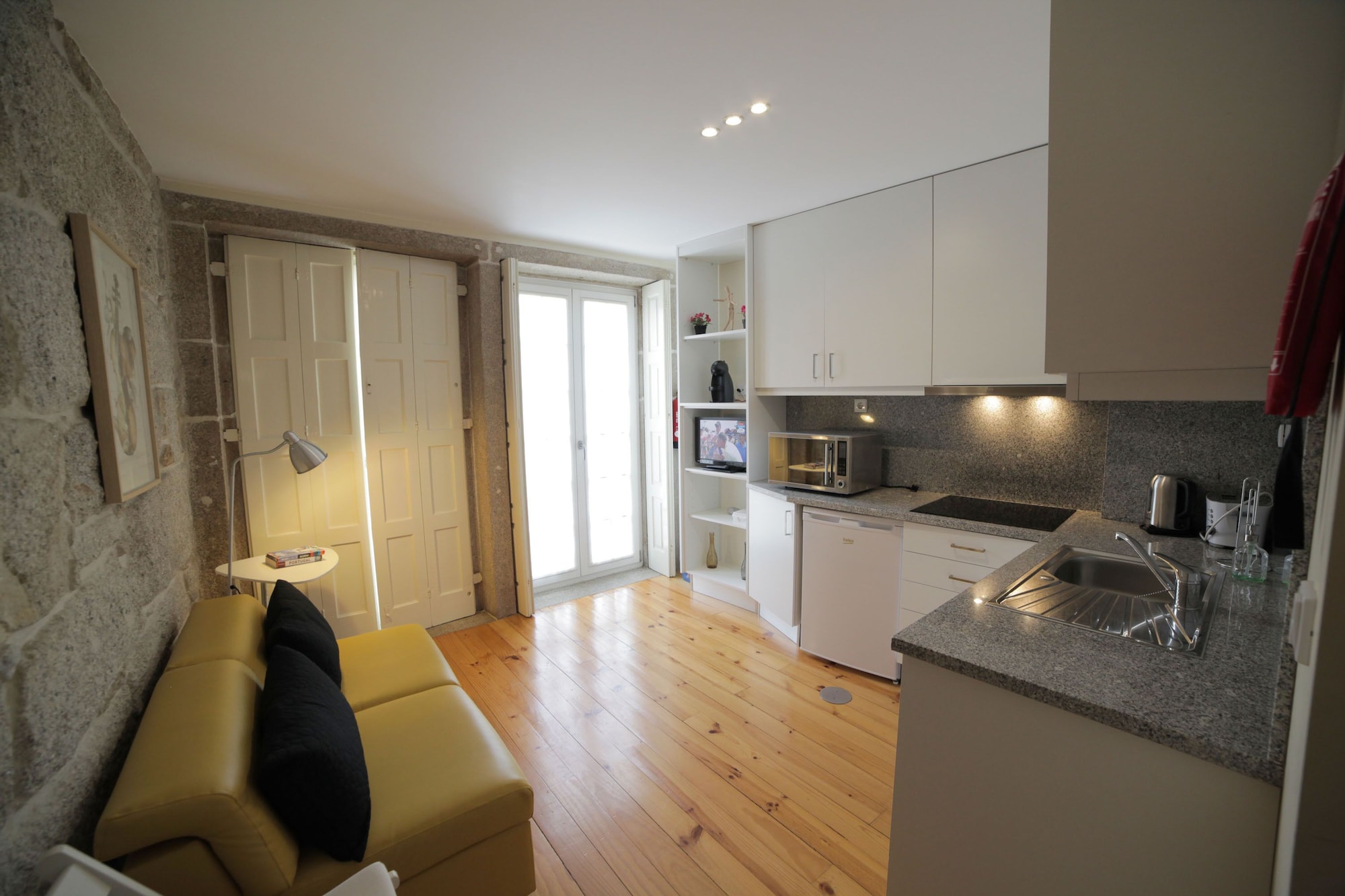 标准开间， 1 张双人床， 城市景观 （3F）