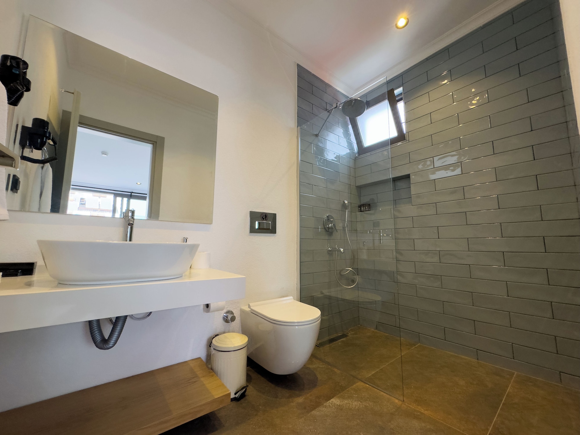 标准双人房， 1 张特大床， 山景