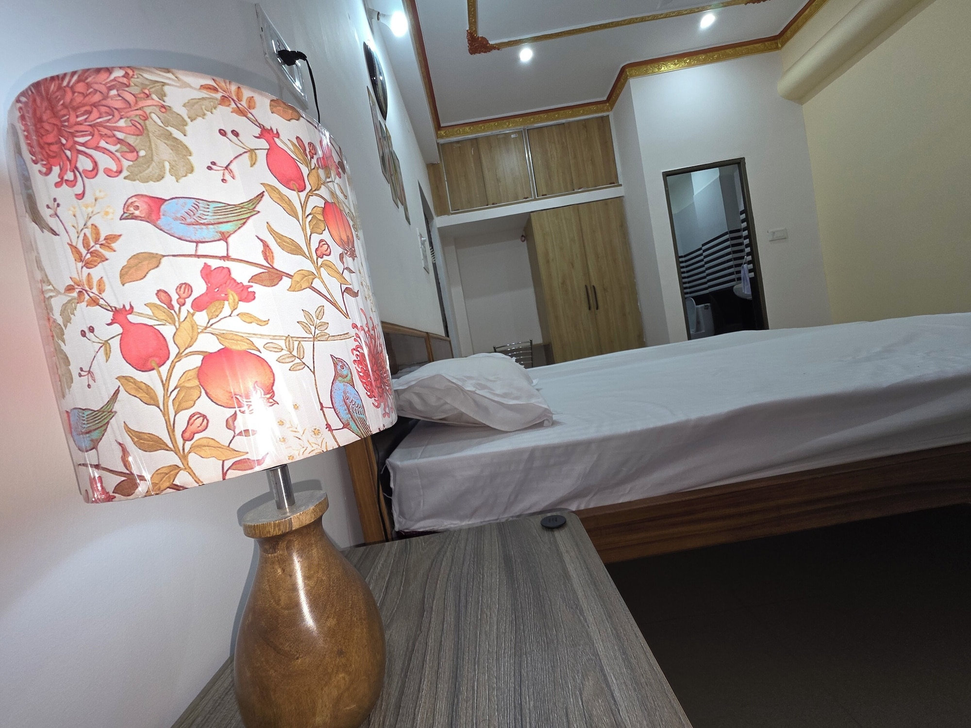 奢华公寓， 多张床， 阳台， 城市景观