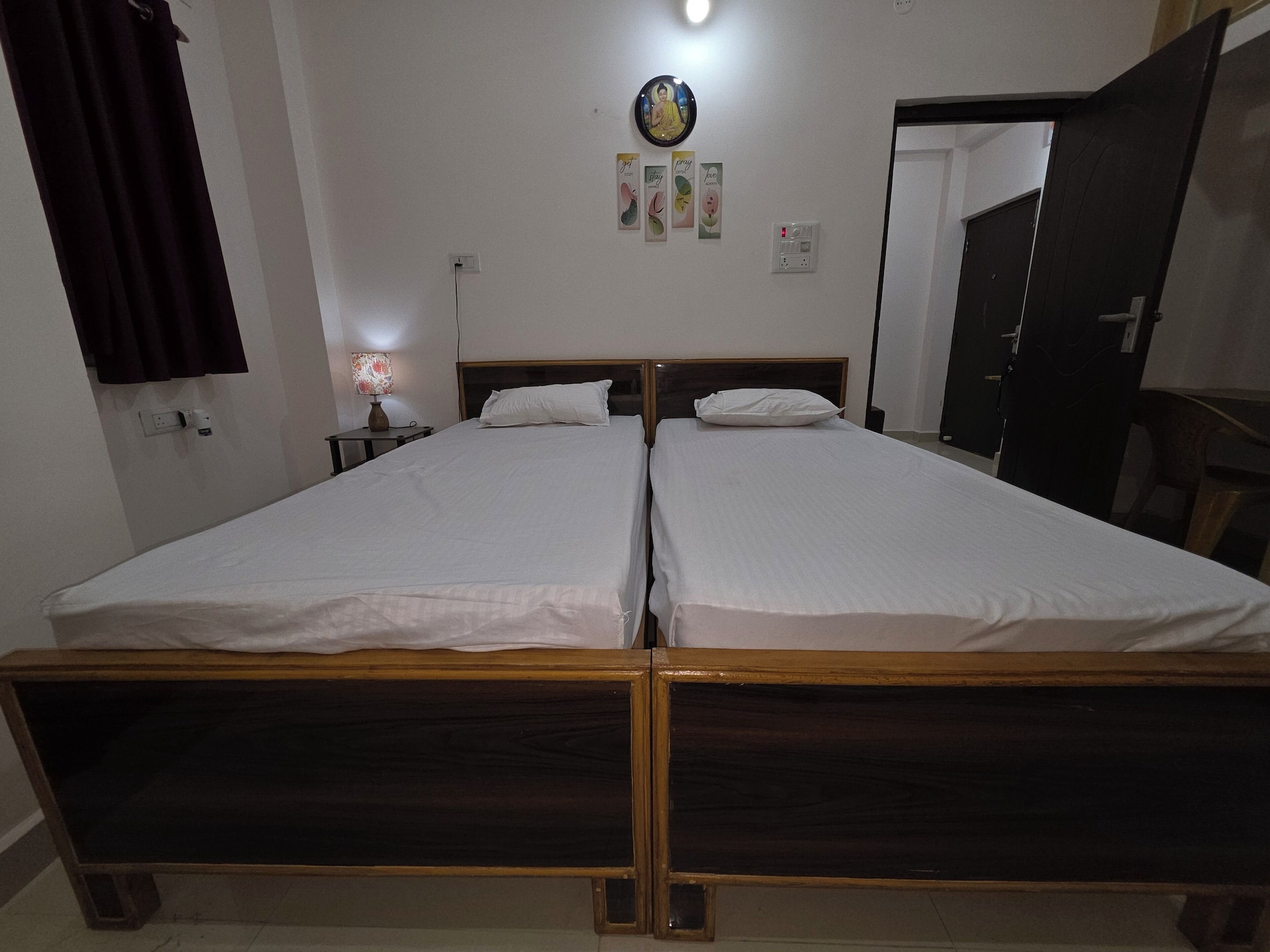 奢华公寓， 多张床， 阳台， 城市景观