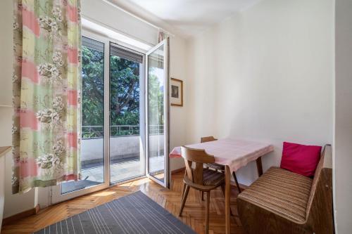 高级一卧室带阳台公寓