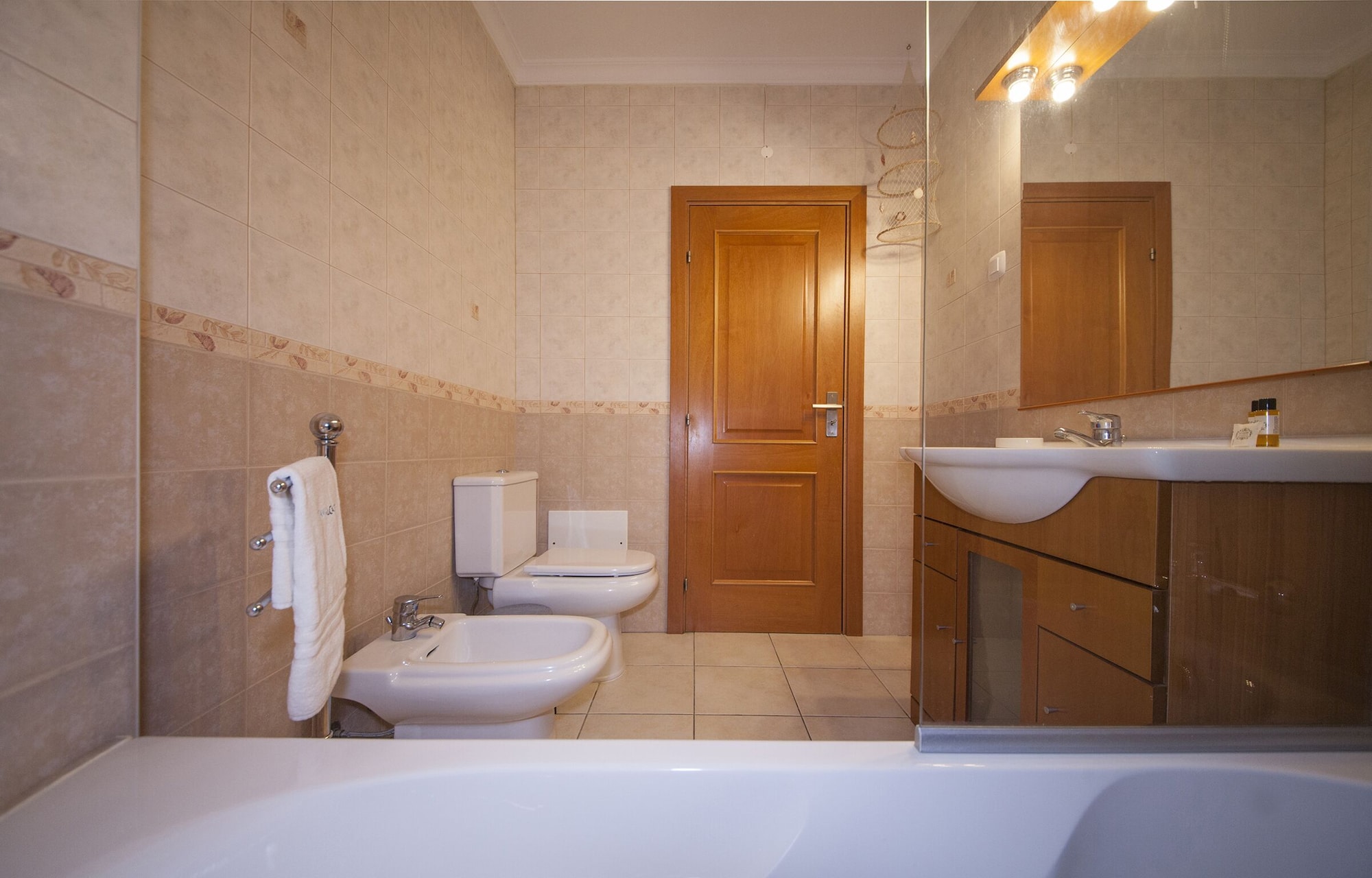 带阳台的两卧室公寓