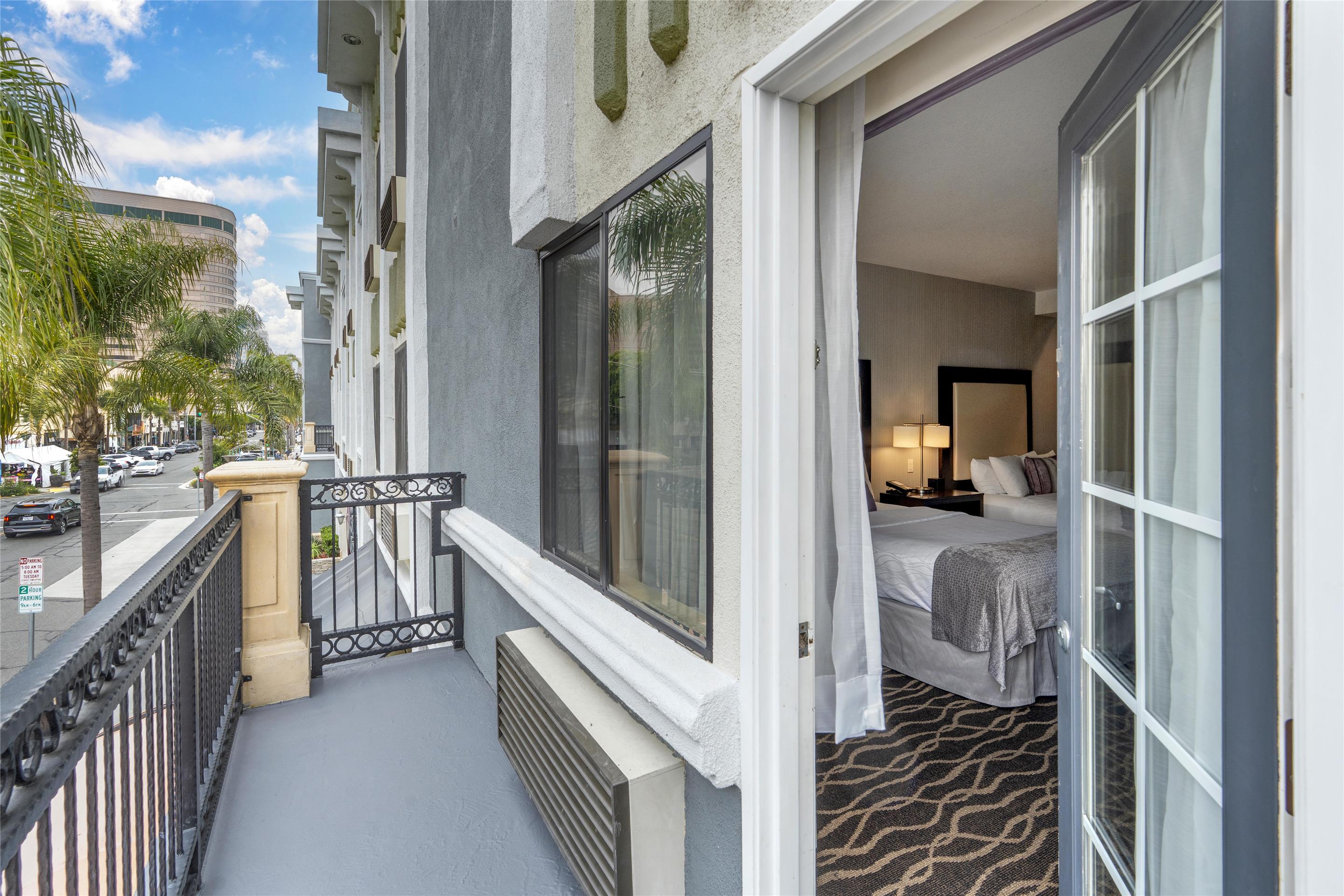 行动无障碍两张双人床房带步入式淋浴