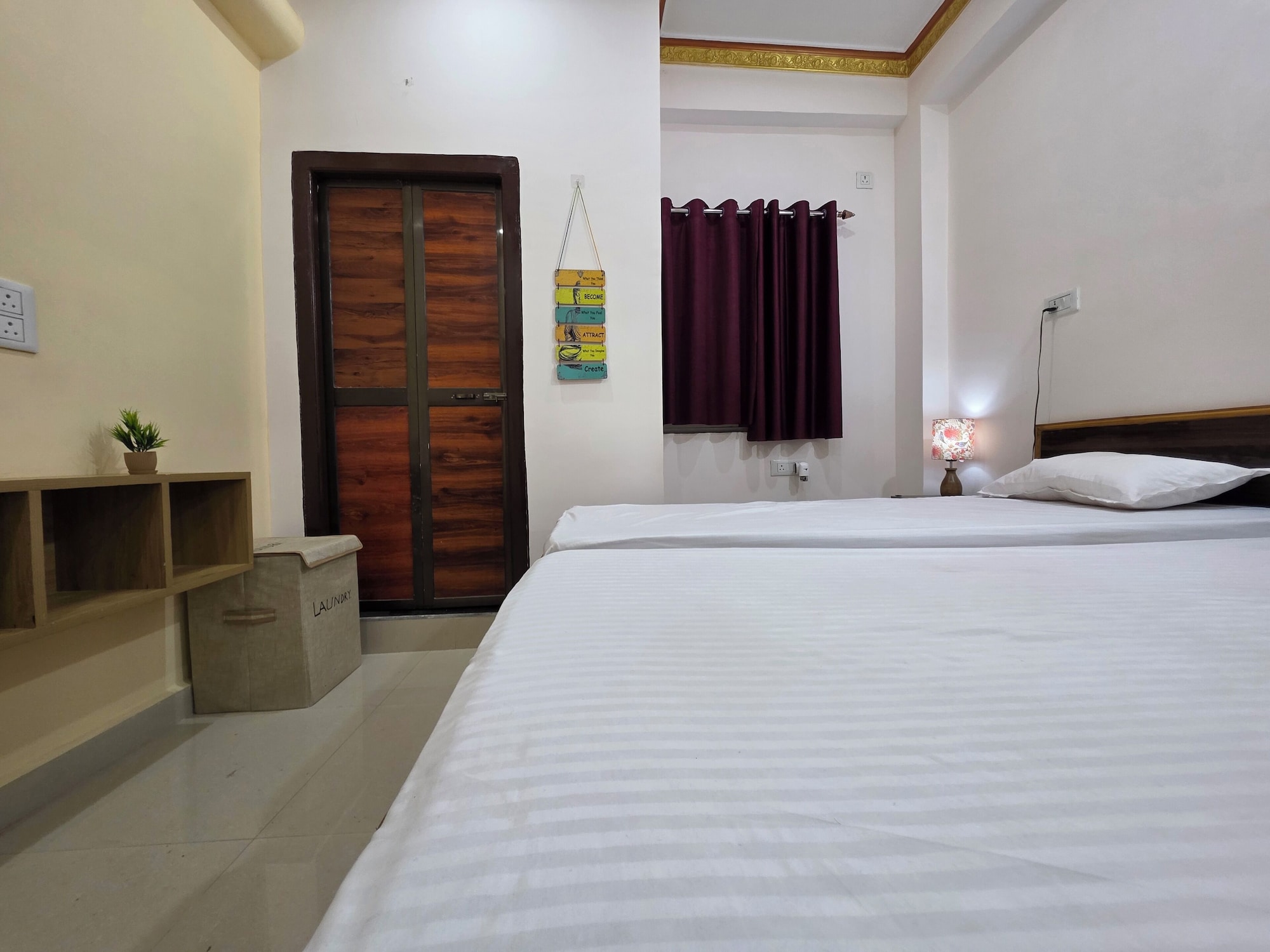 奢华公寓， 多张床， 阳台， 城市景观