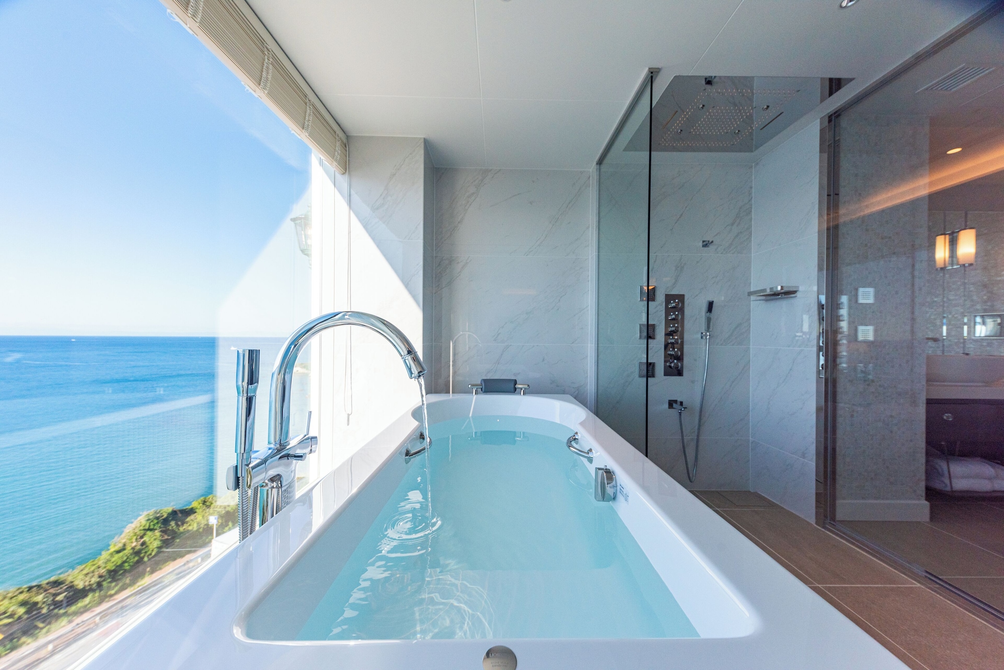 高级套房， 无烟 （含早餐 + 法式晚餐 【晚餐时间: 5:00~5:30PM】）