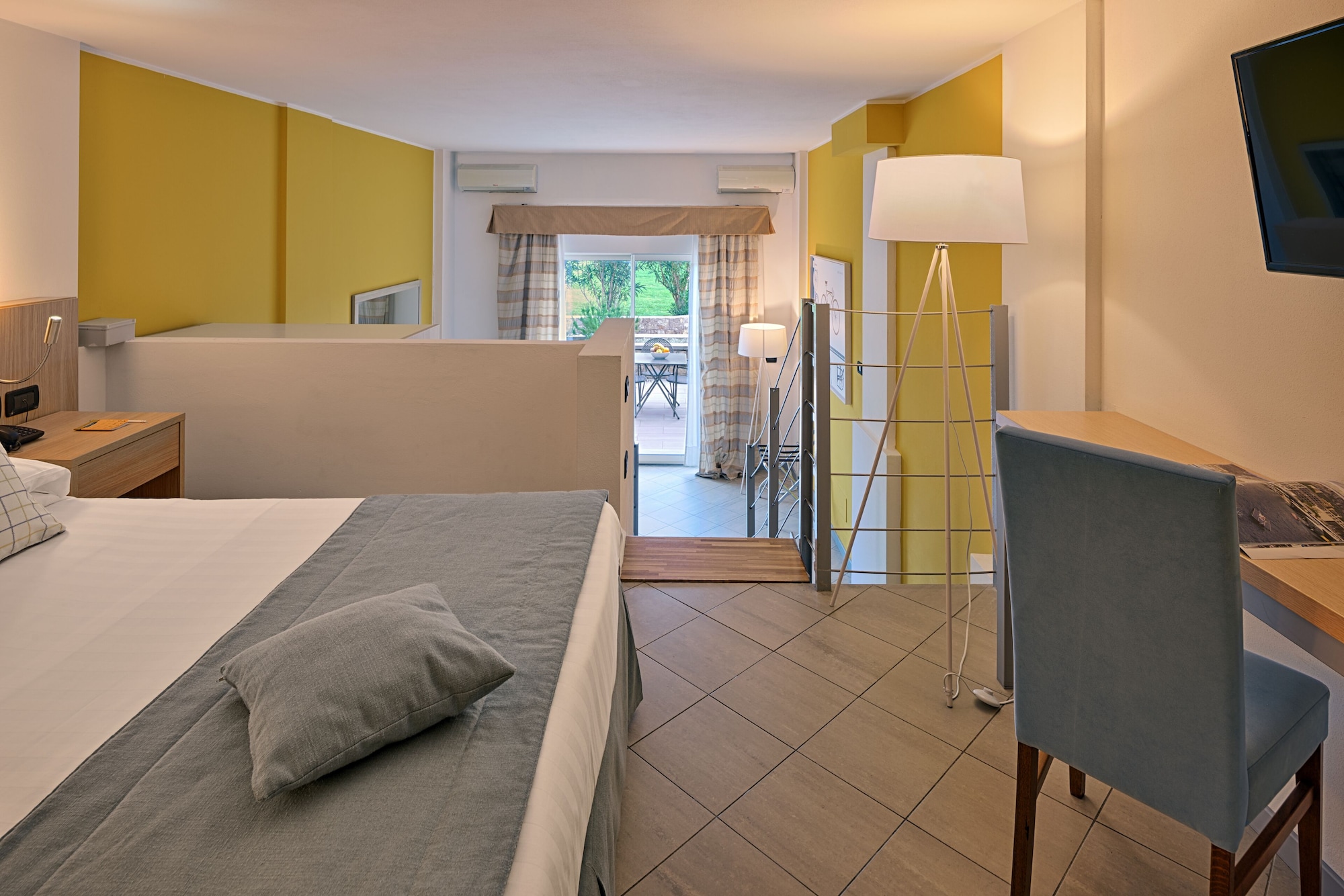 初级套房，部分海景（夹层卧室）