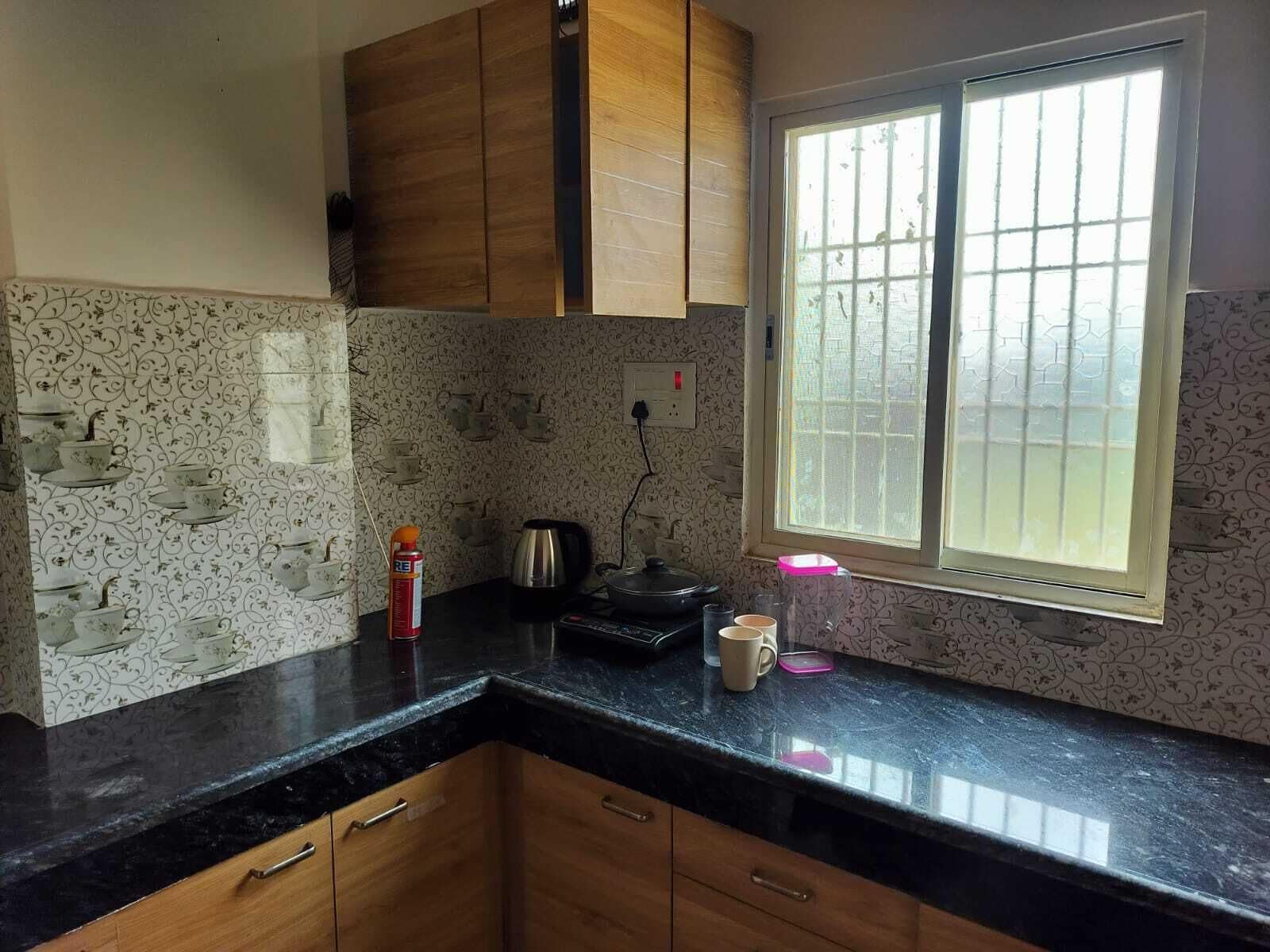 奢华公寓， 多张床， 阳台， 城市景观