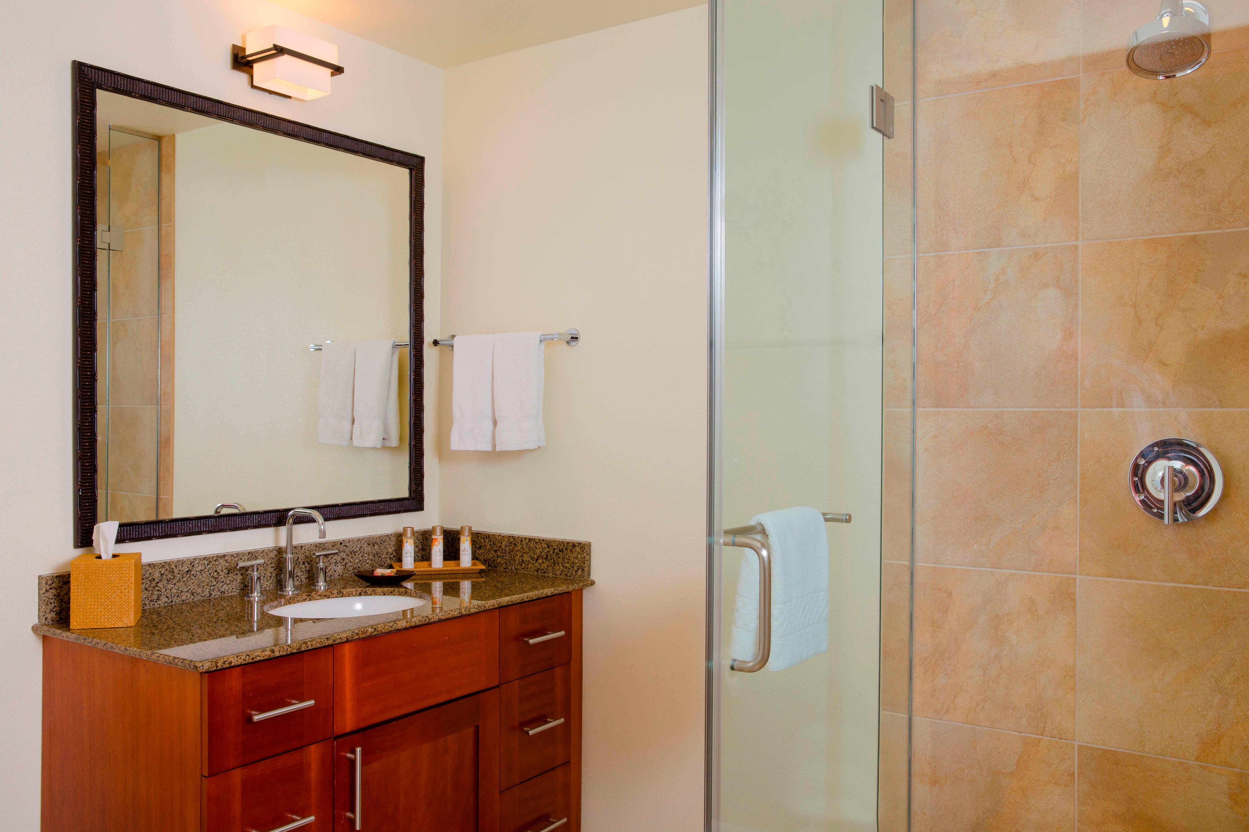 2 卧室别墅， 卧室1:1张特大床 ， 卧室2:1张特大床 ， 梳化床， 岛屿景观， 阳台