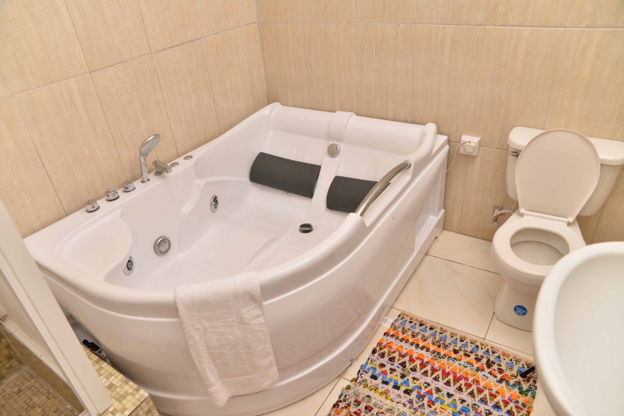 独特单人房， 1 张特大床