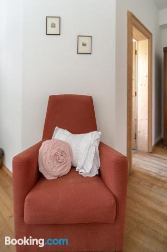 带山景的双人间