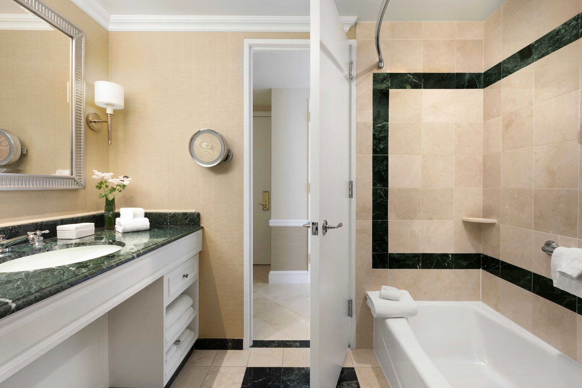 市景高级两双人床房