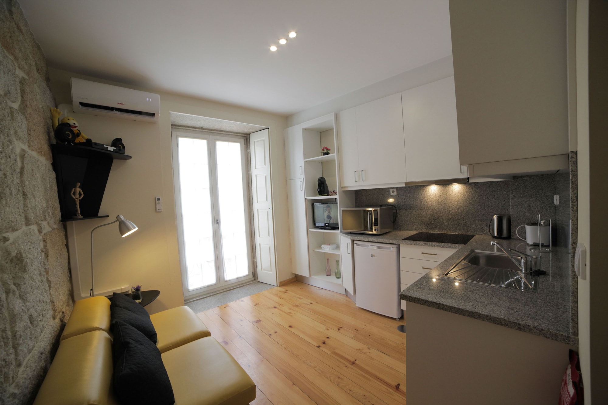 标准开间， 1 张双人床， 城市景观 （2F）