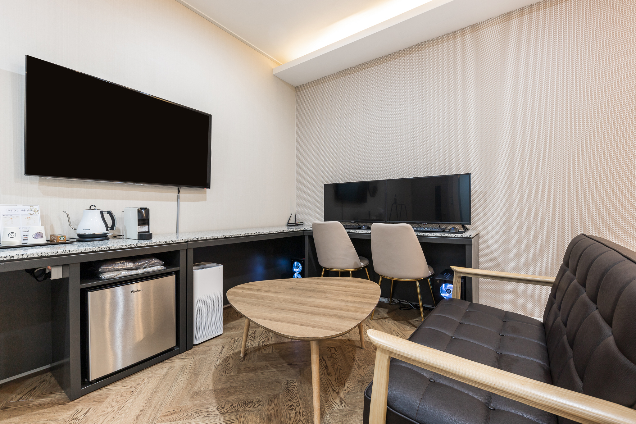 Vip雙床房（情侶電腦，星巴克膠囊咖啡，Netflix免費觀看）