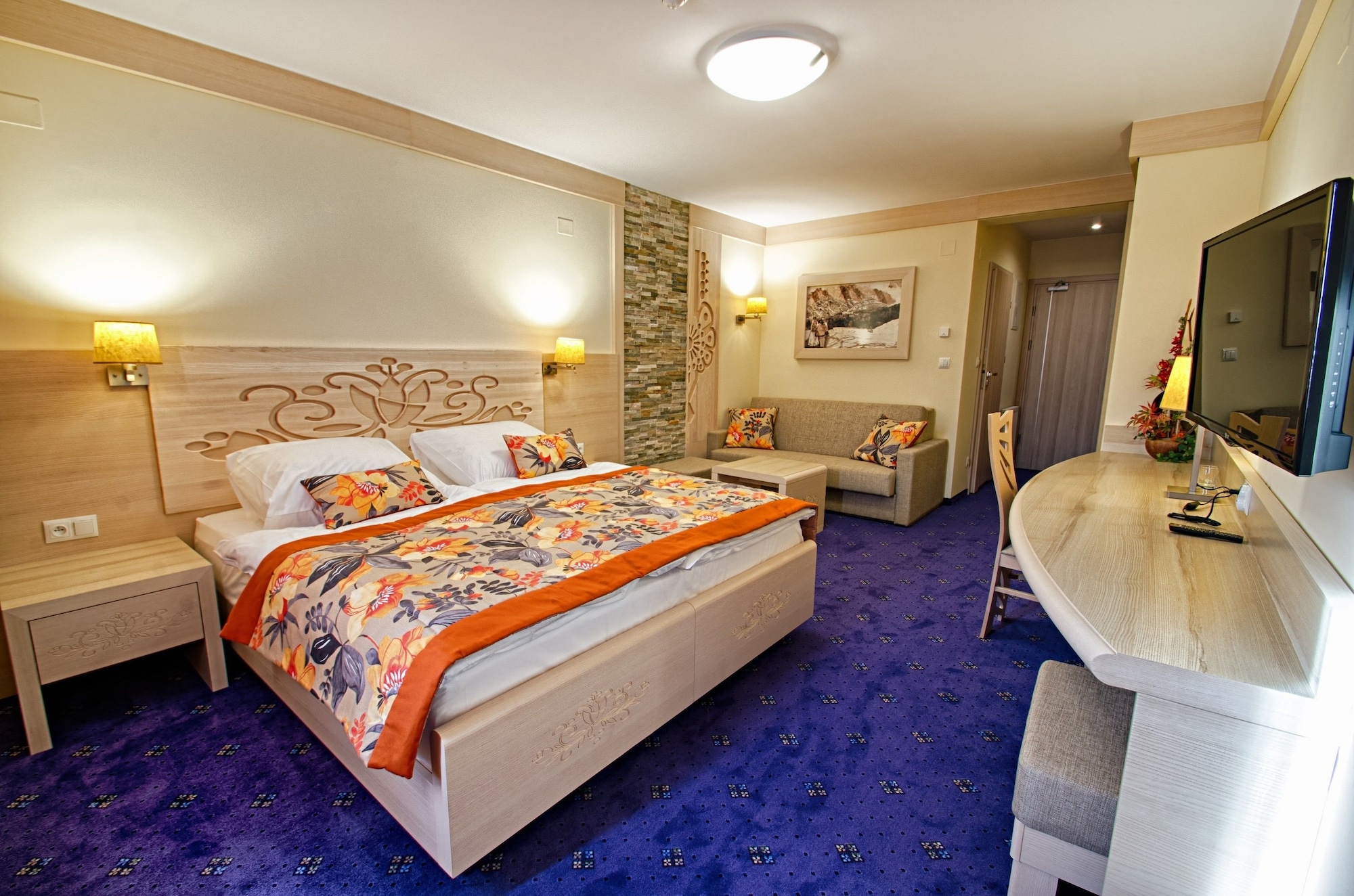 豪华双人或双床房， 1张特大床带梳化床