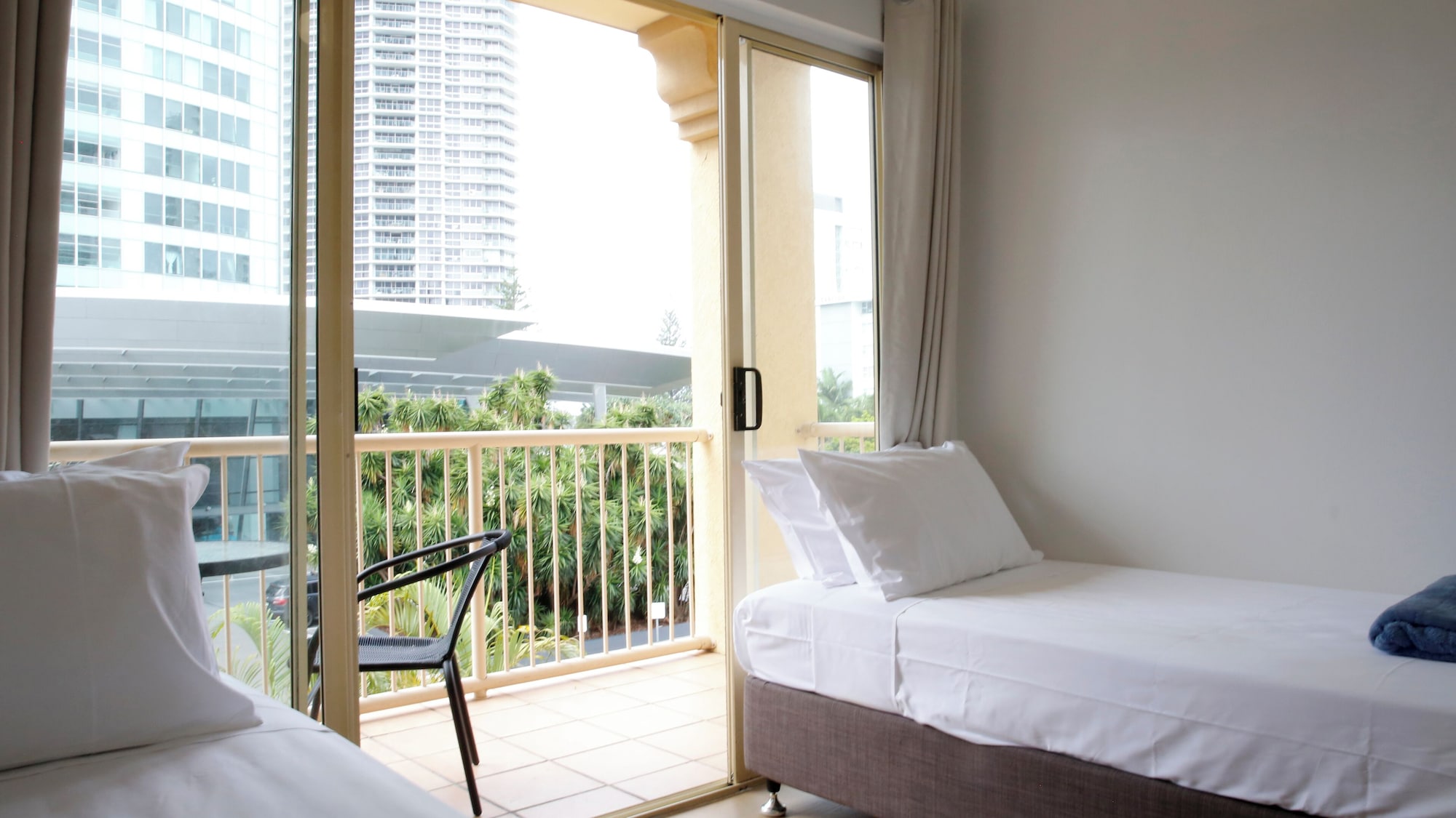 单人床/特大号床加阳台