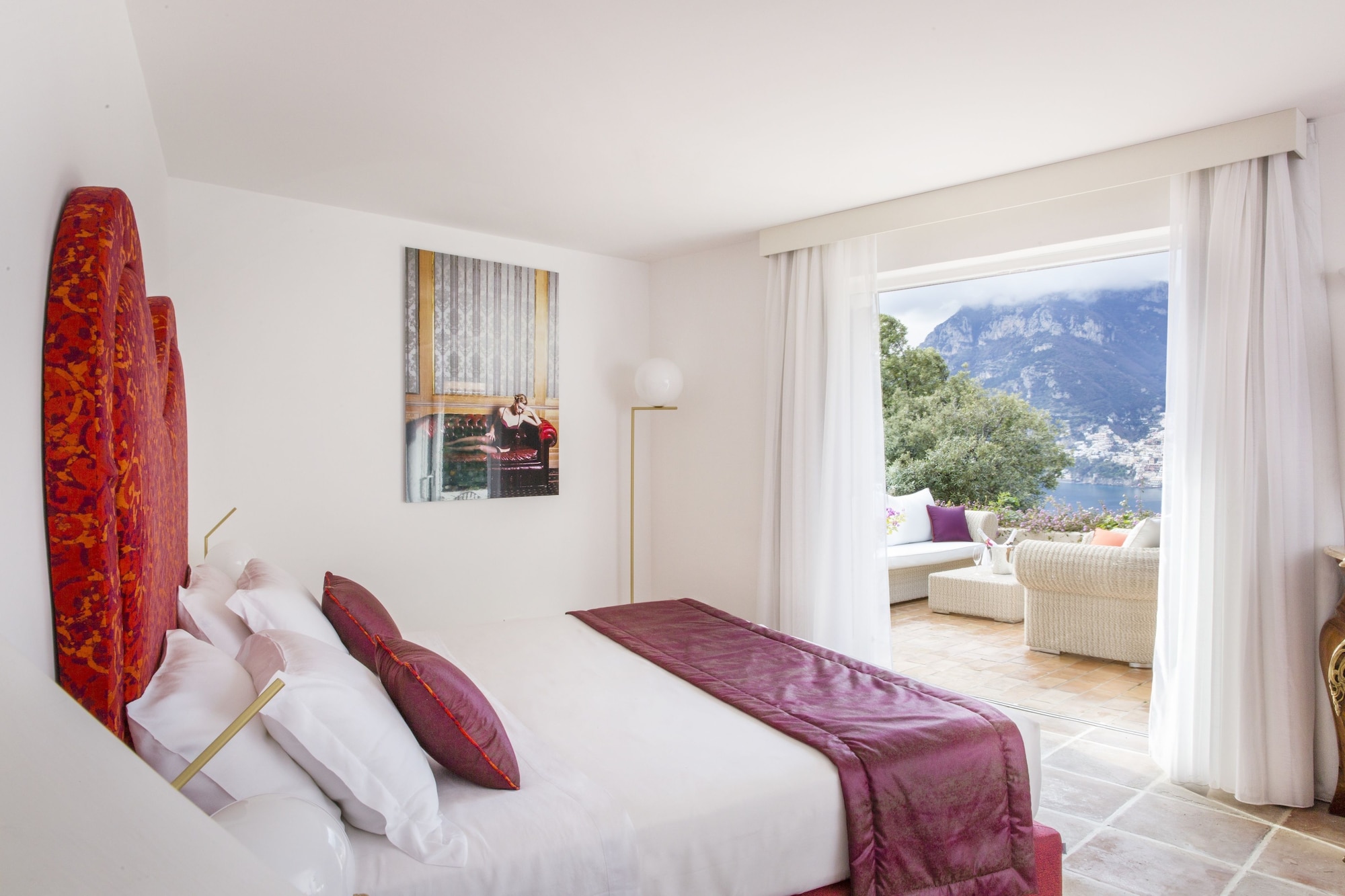 全景套房，一张特大床加梳化床，带热水浴缸，海景