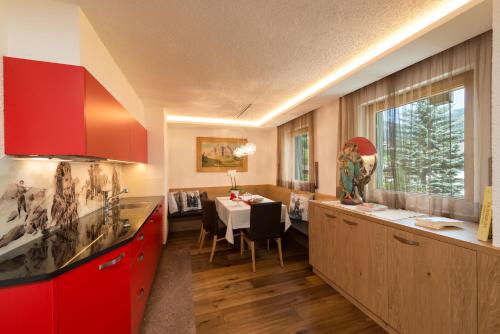 带阳台的两卧室公寓