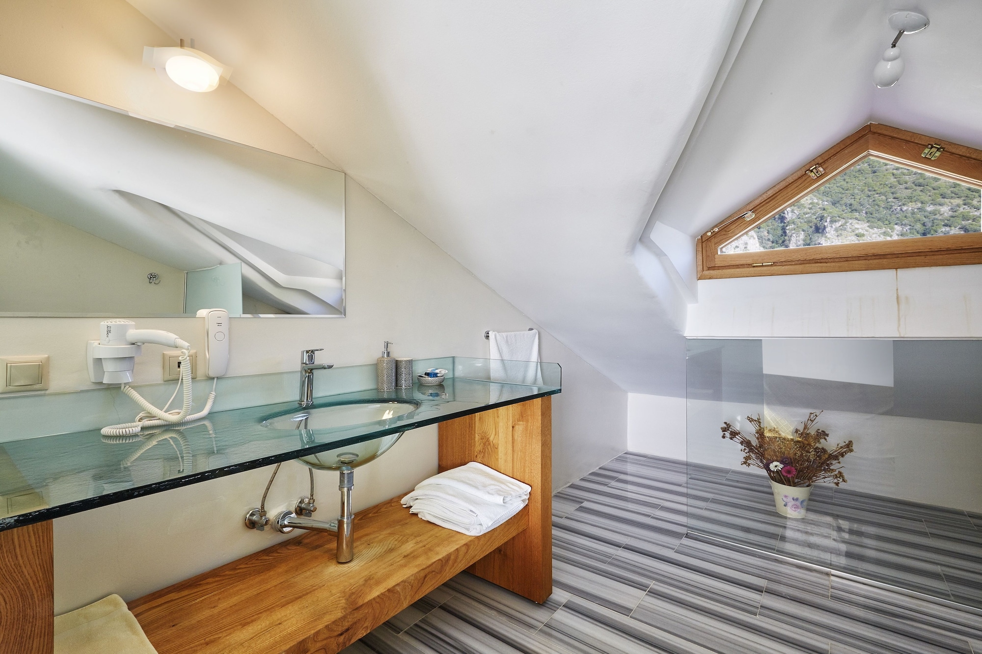 带海景的双人房-阁楼